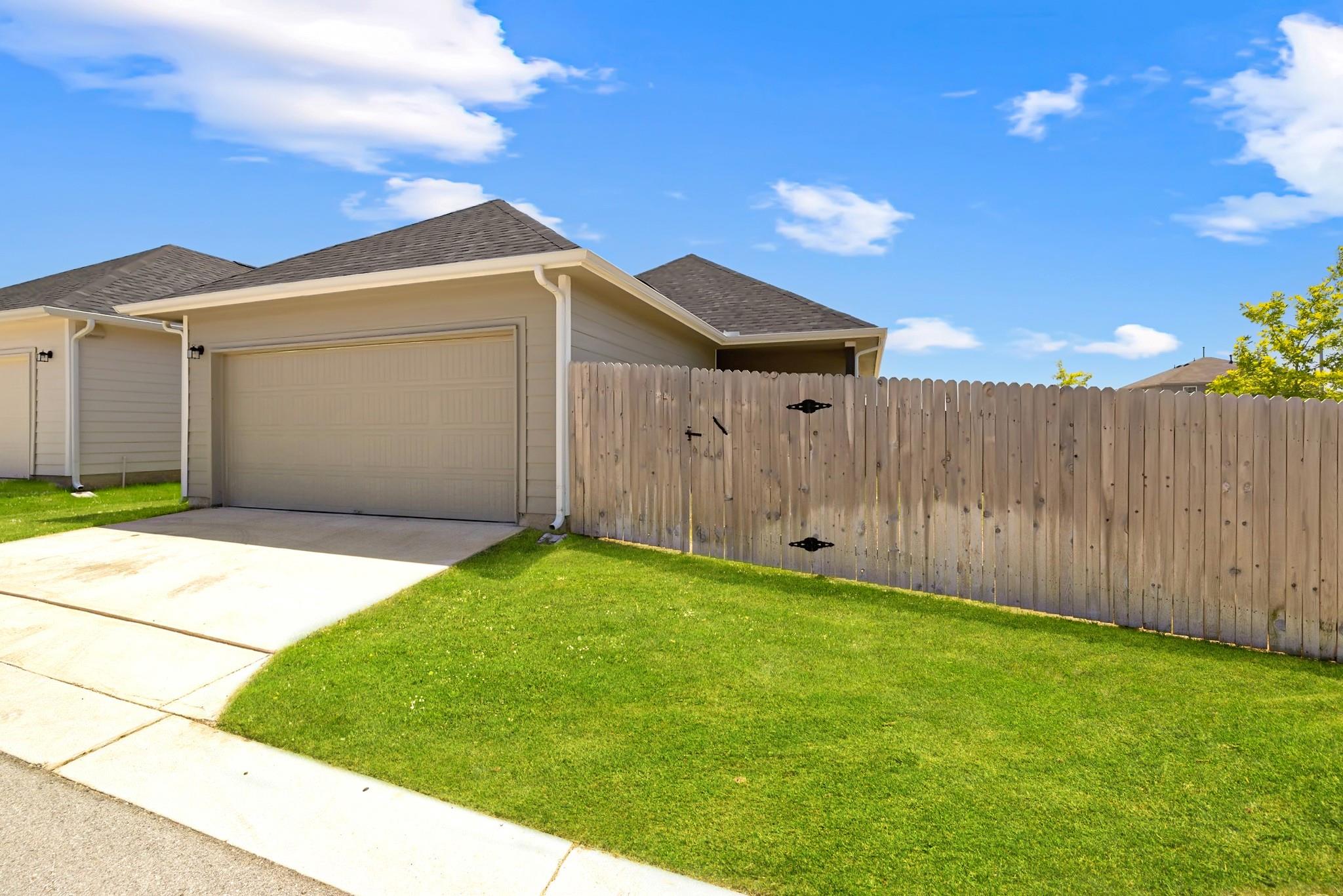 301 Timber Brook Dr, Hutto, TX 78634