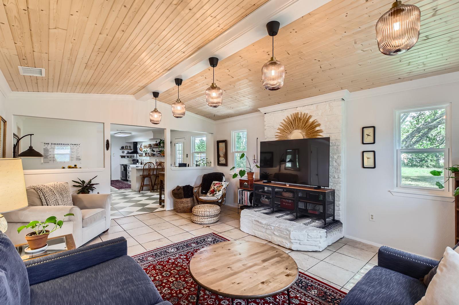 227 Crest Circle Dr, San Marcos, TX 78666