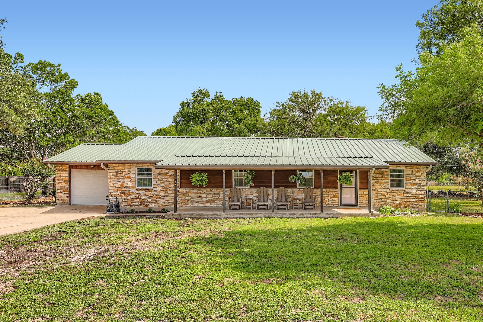 227 Crest Circle Dr, San Marcos, TX 78666
