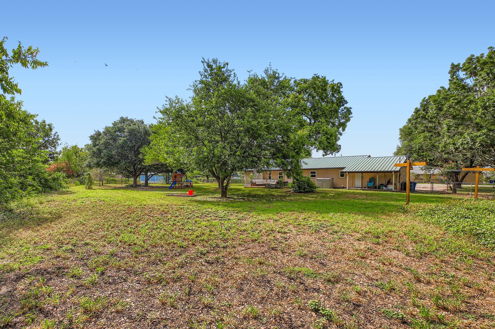 227 Crest Circle Dr, San Marcos, TX 78666