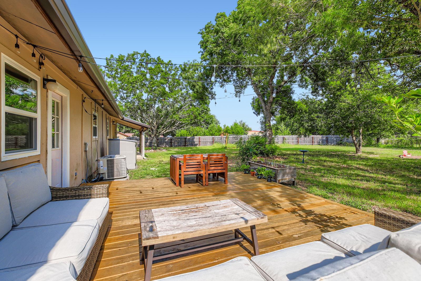 227 Crest Circle Dr, San Marcos, TX 78666