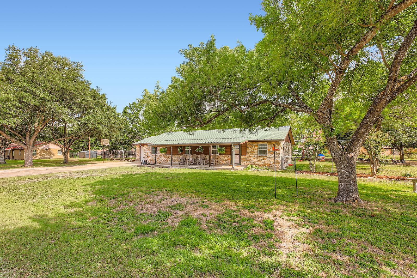 227 Crest Circle Dr, San Marcos, TX 78666