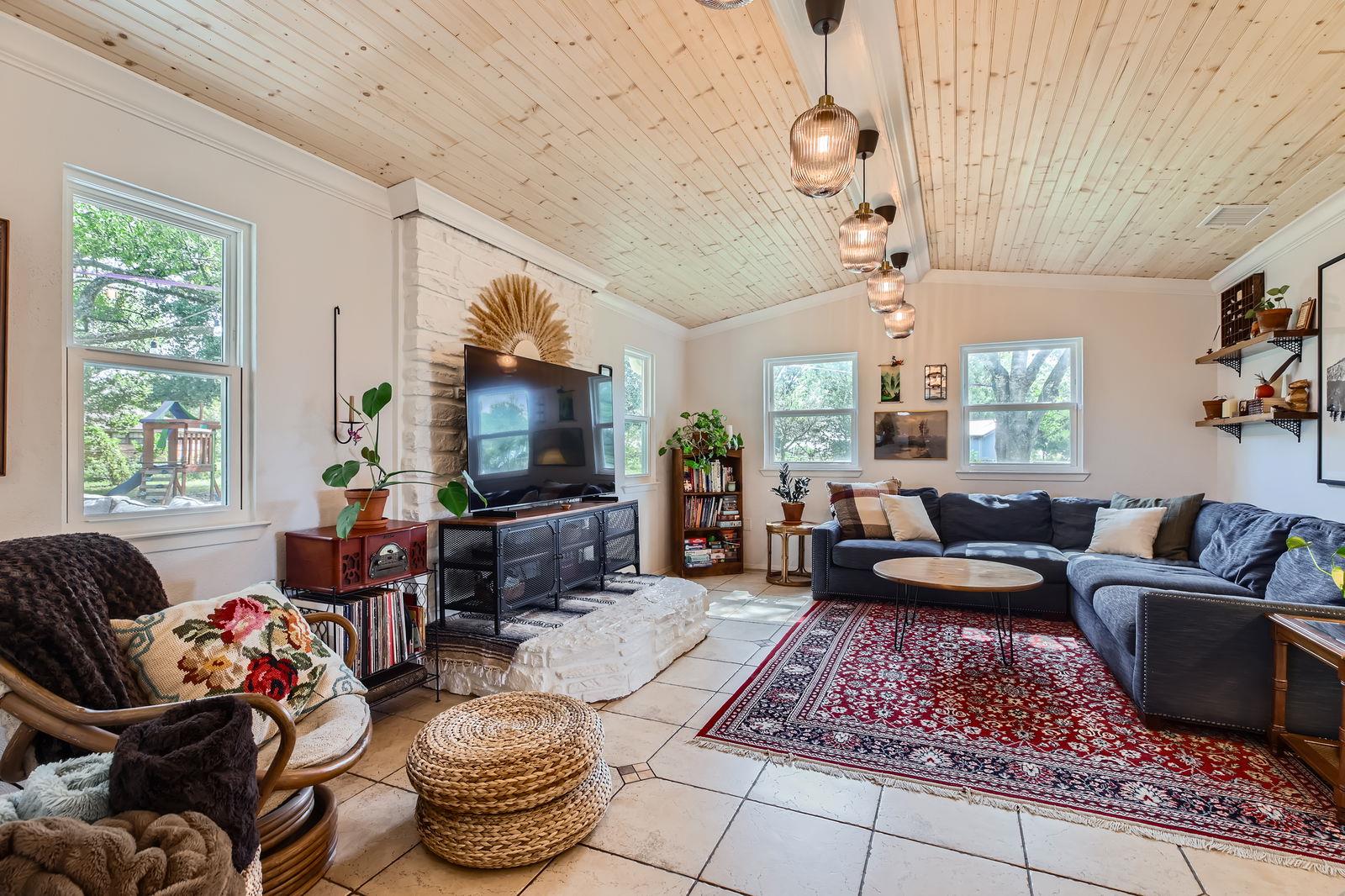 227 Crest Circle Dr, San Marcos, TX 78666