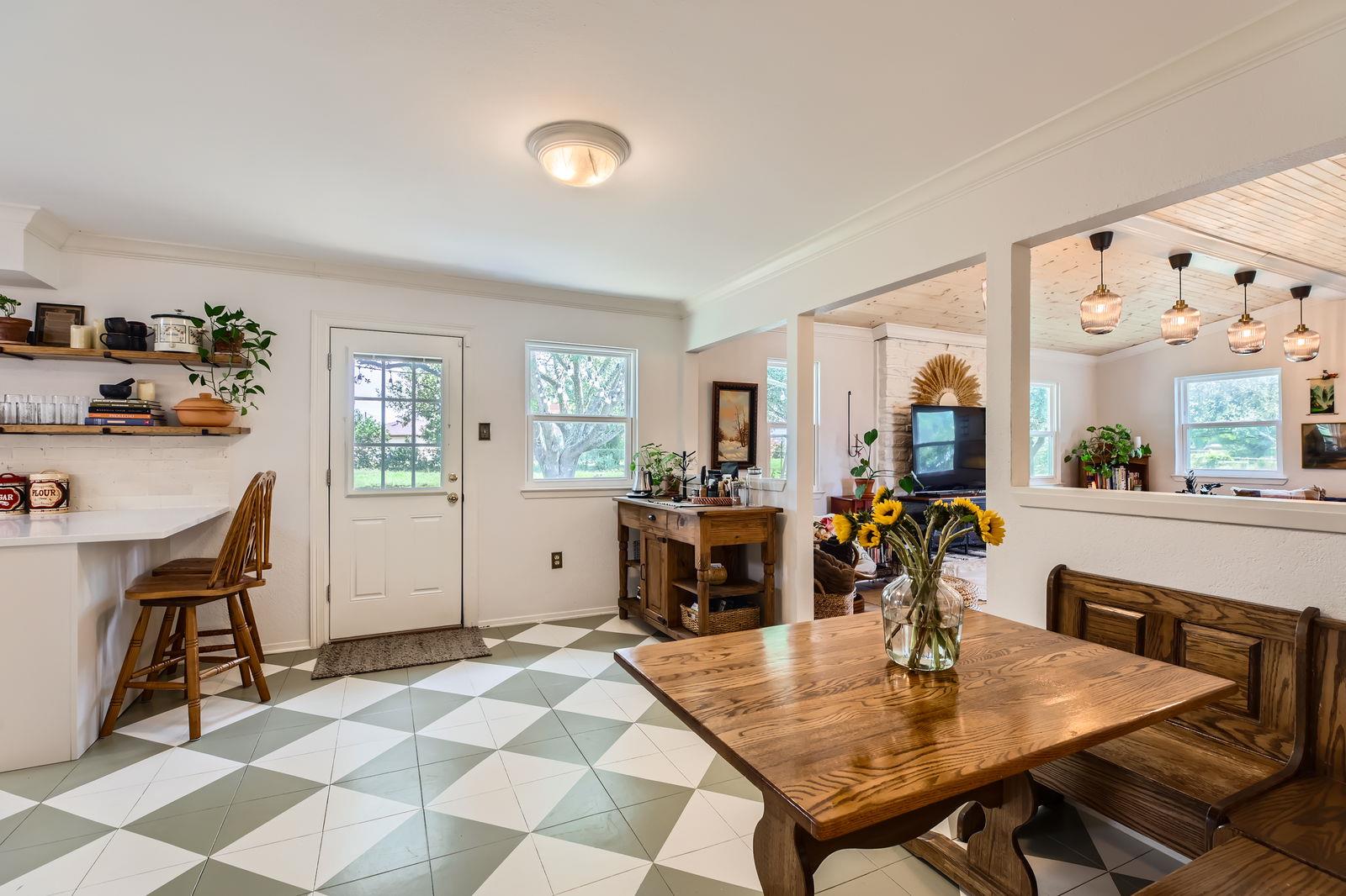 227 Crest Circle Dr, San Marcos, TX 78666
