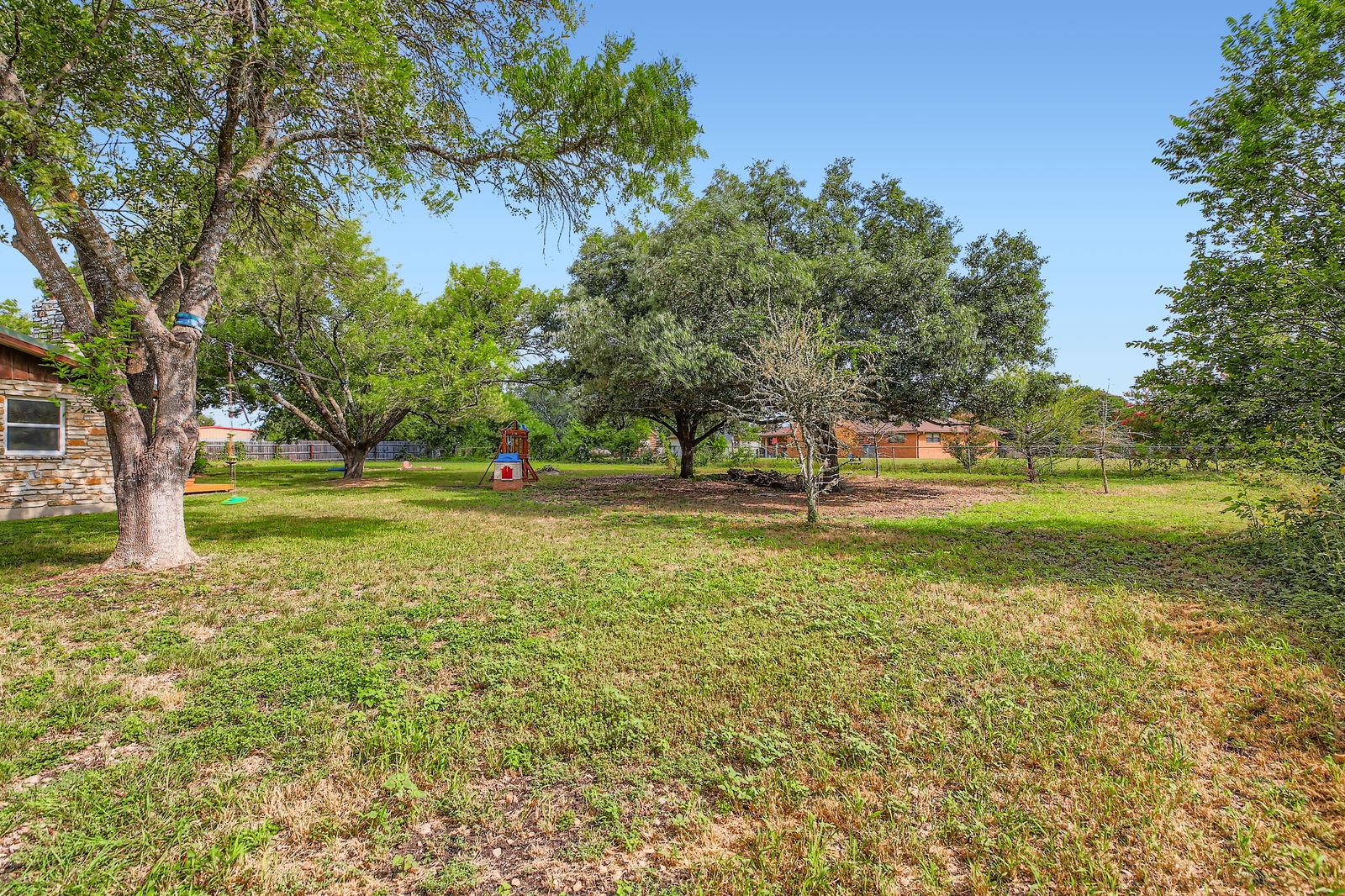227 Crest Circle Dr, San Marcos, TX 78666