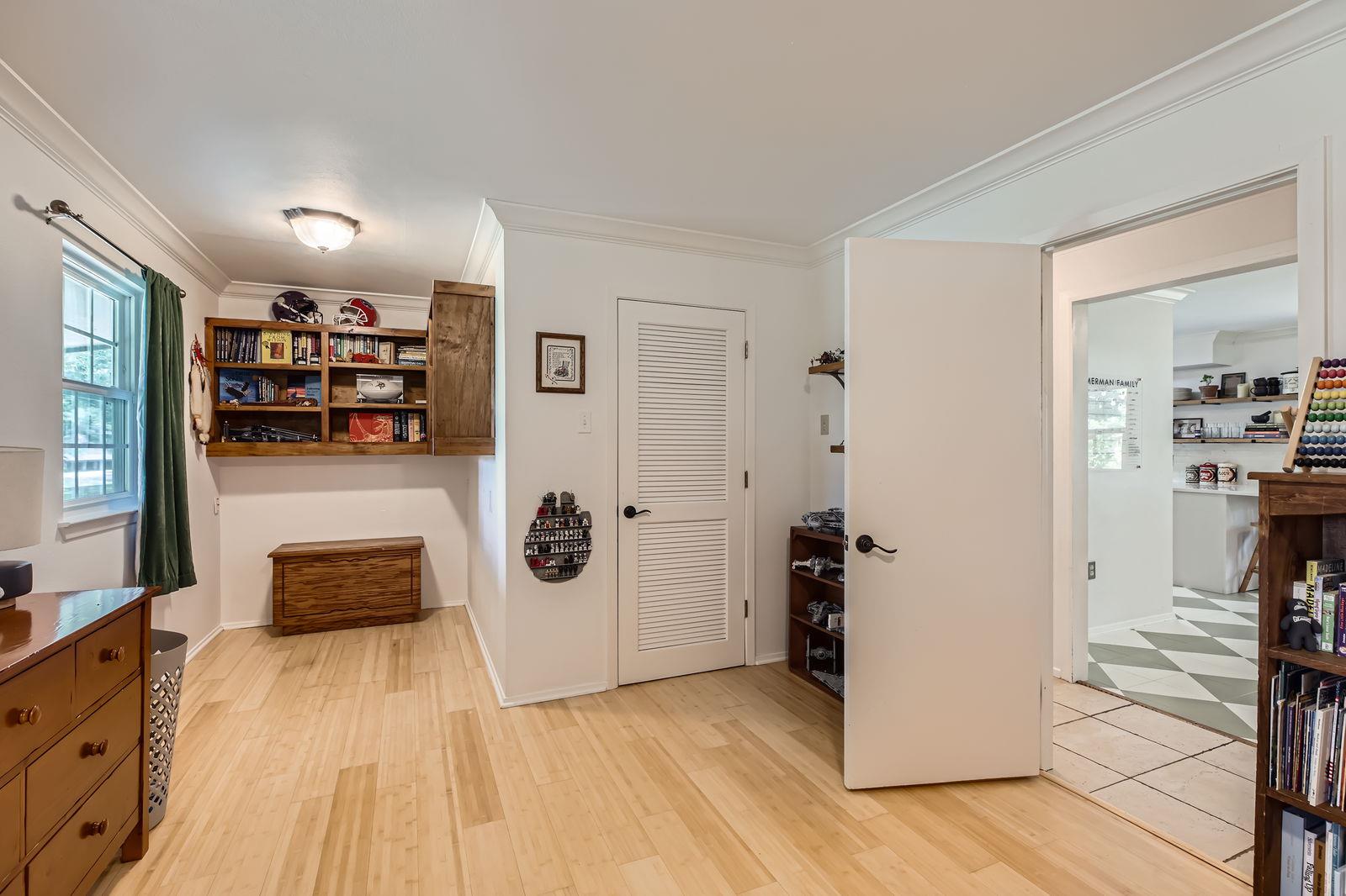227 Crest Circle Dr, San Marcos, TX 78666