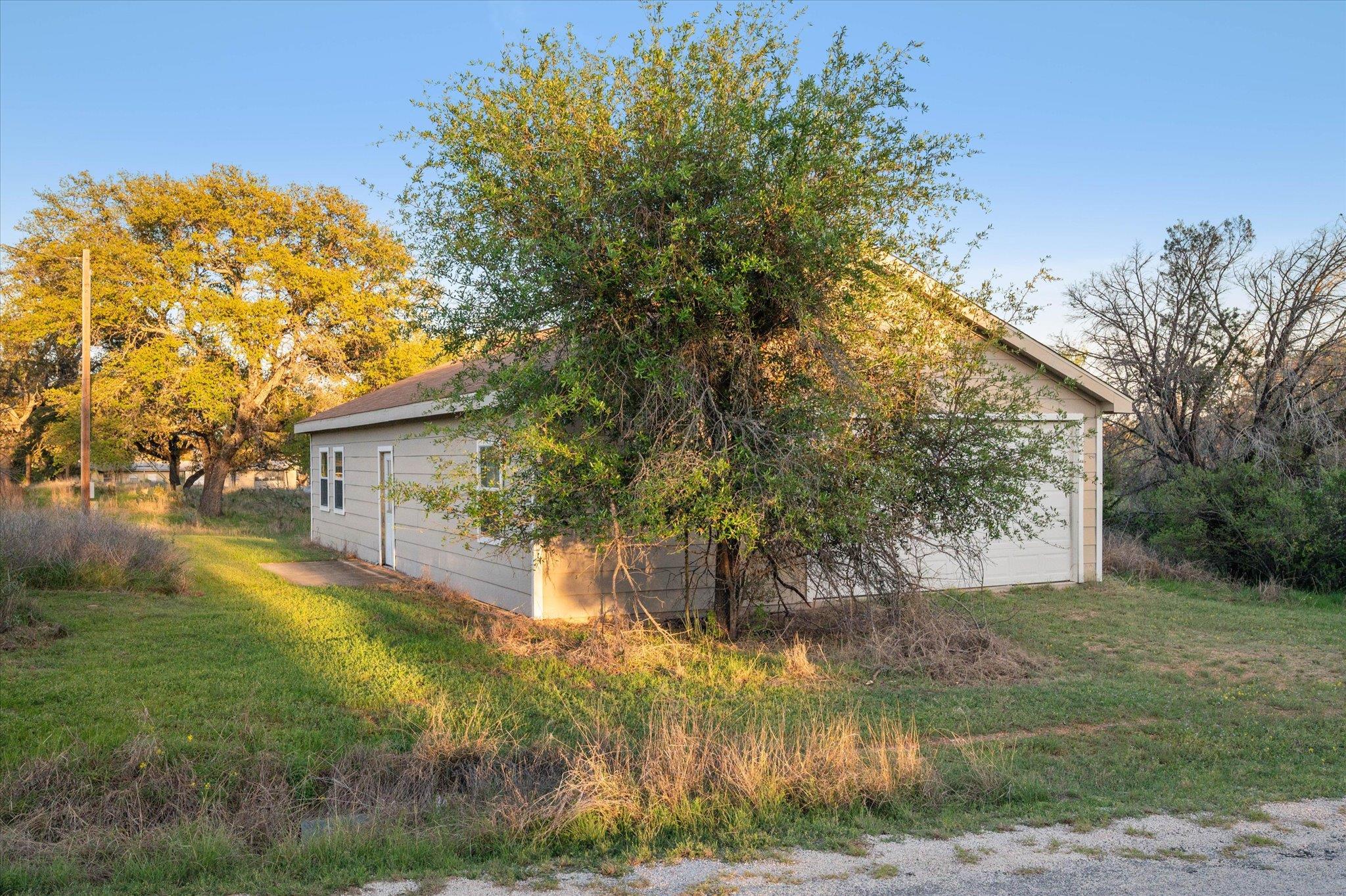 210 Lake Loop, Tow, TX 78672