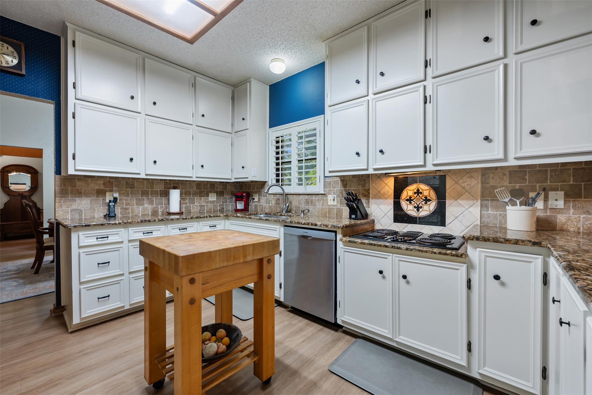 713 Mountain View Dr, San Marcos, TX 78666