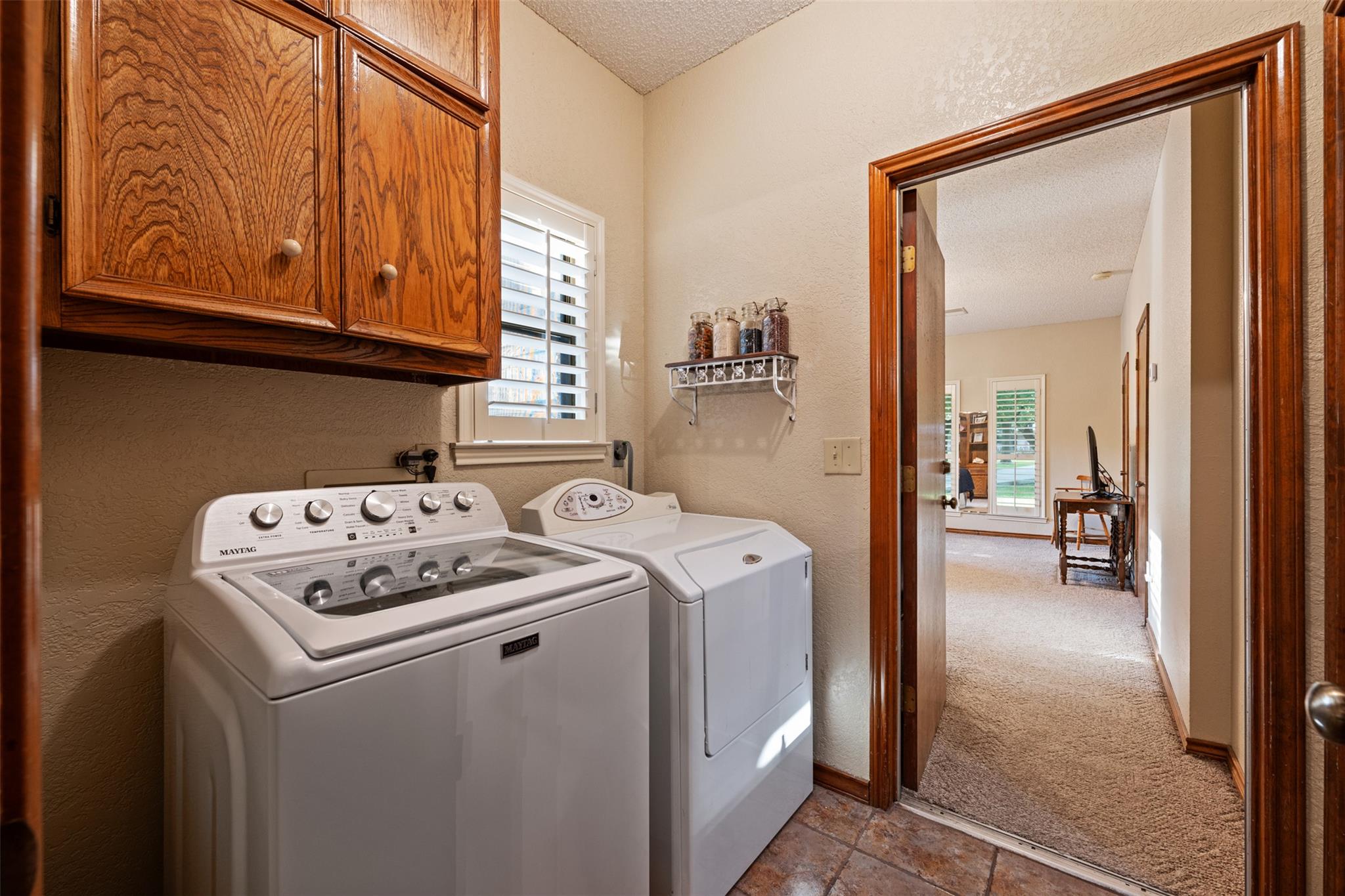 713 Mountain View Dr, San Marcos, TX 78666