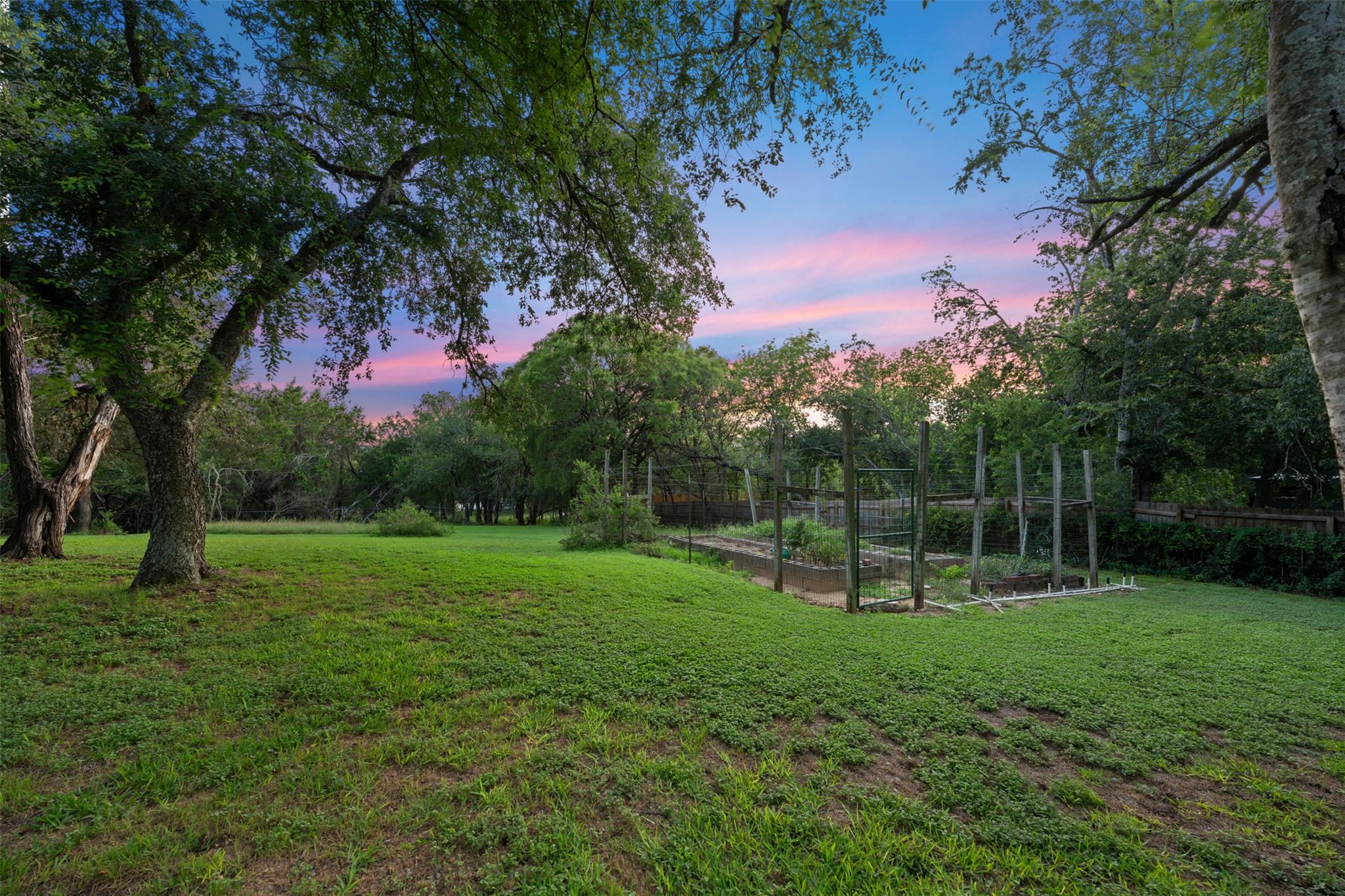 713 Mountain View Dr, San Marcos, TX 78666