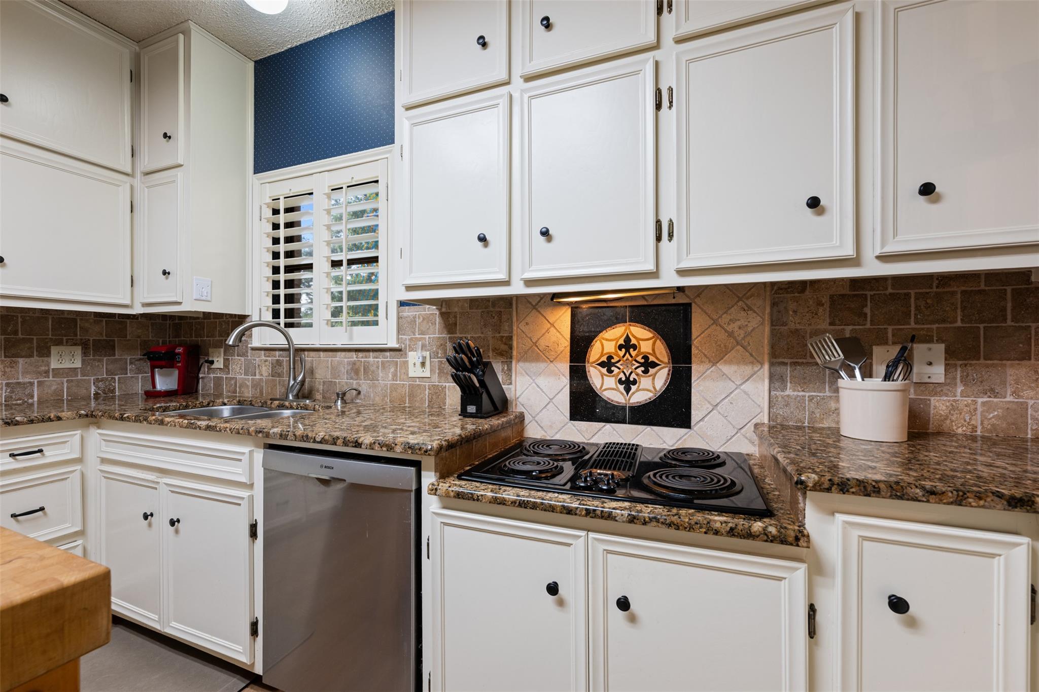 713 Mountain View Dr, San Marcos, TX 78666