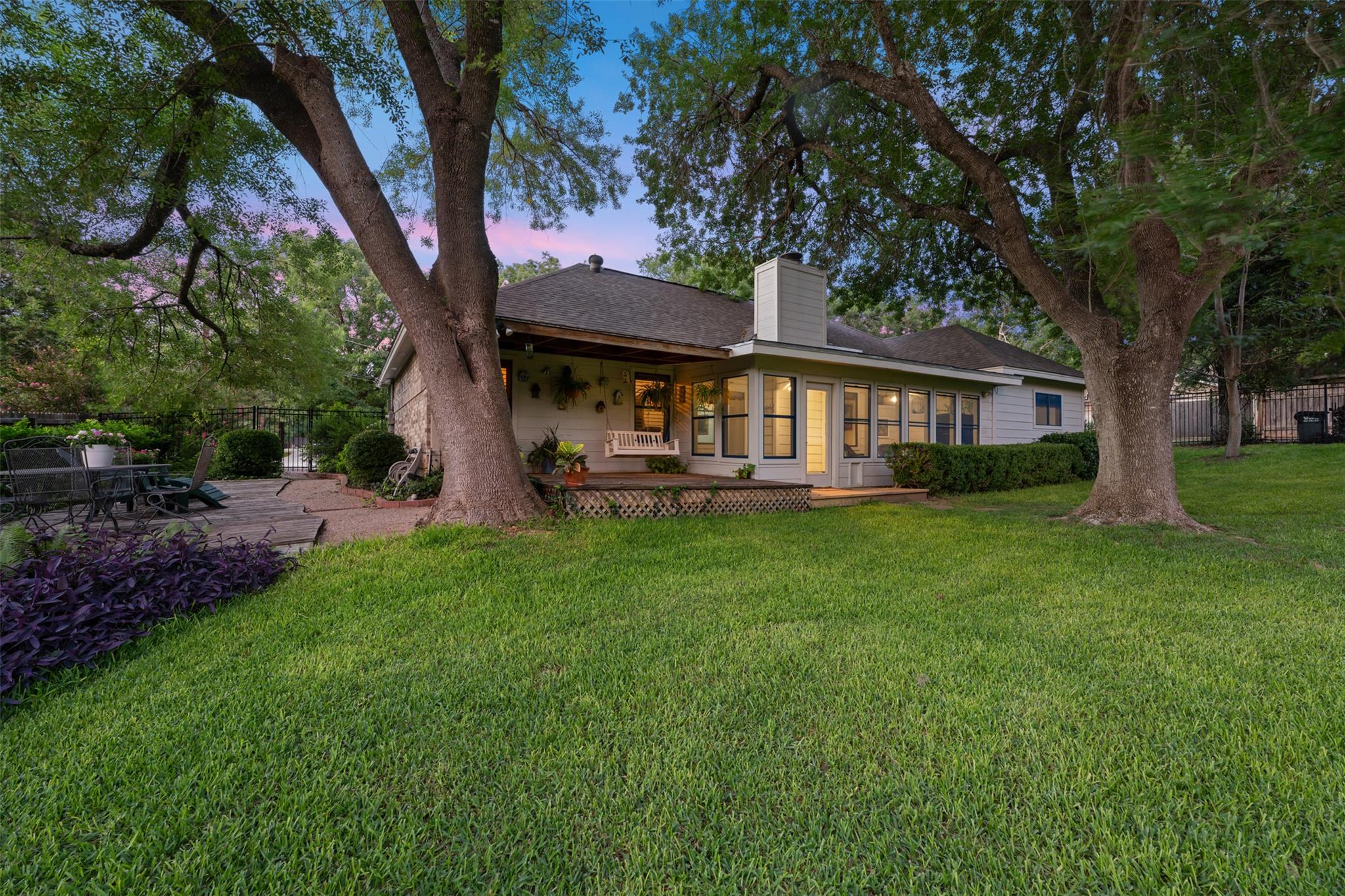 713 Mountain View Dr, San Marcos, TX 78666