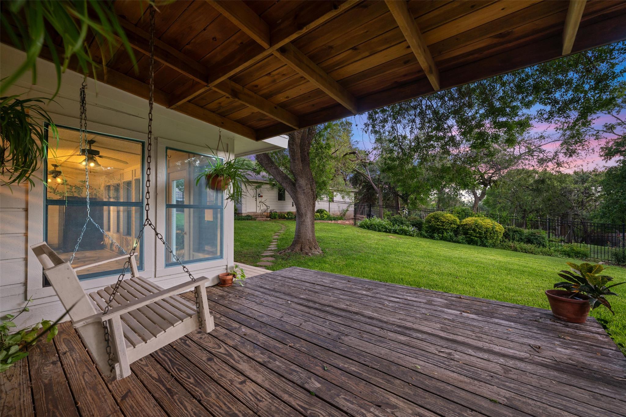 713 Mountain View Dr, San Marcos, TX 78666