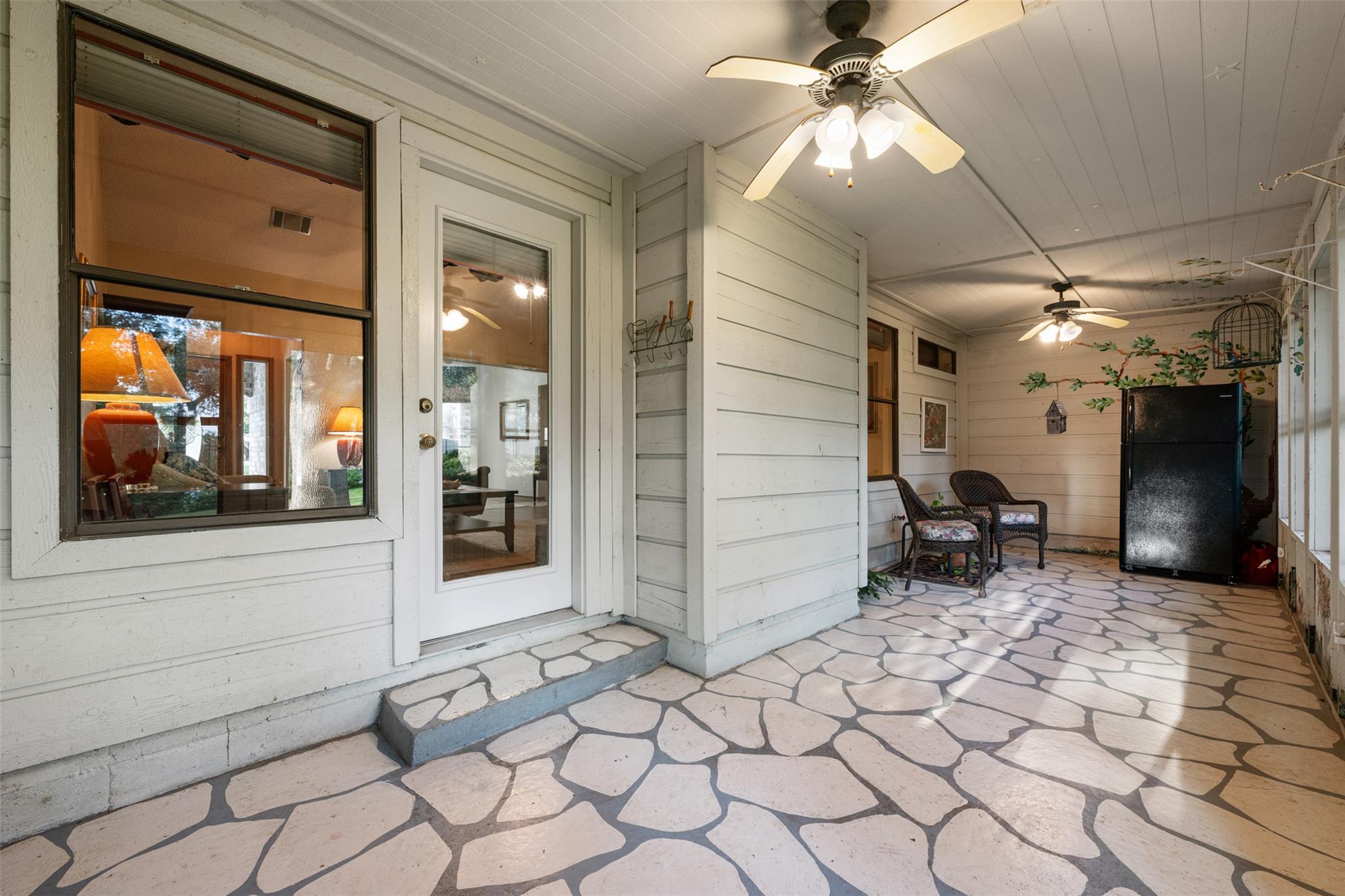 713 Mountain View Dr, San Marcos, TX 78666