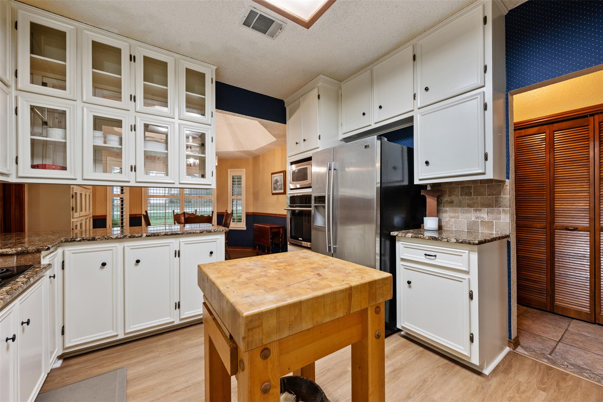 713 Mountain View Dr, San Marcos, TX 78666