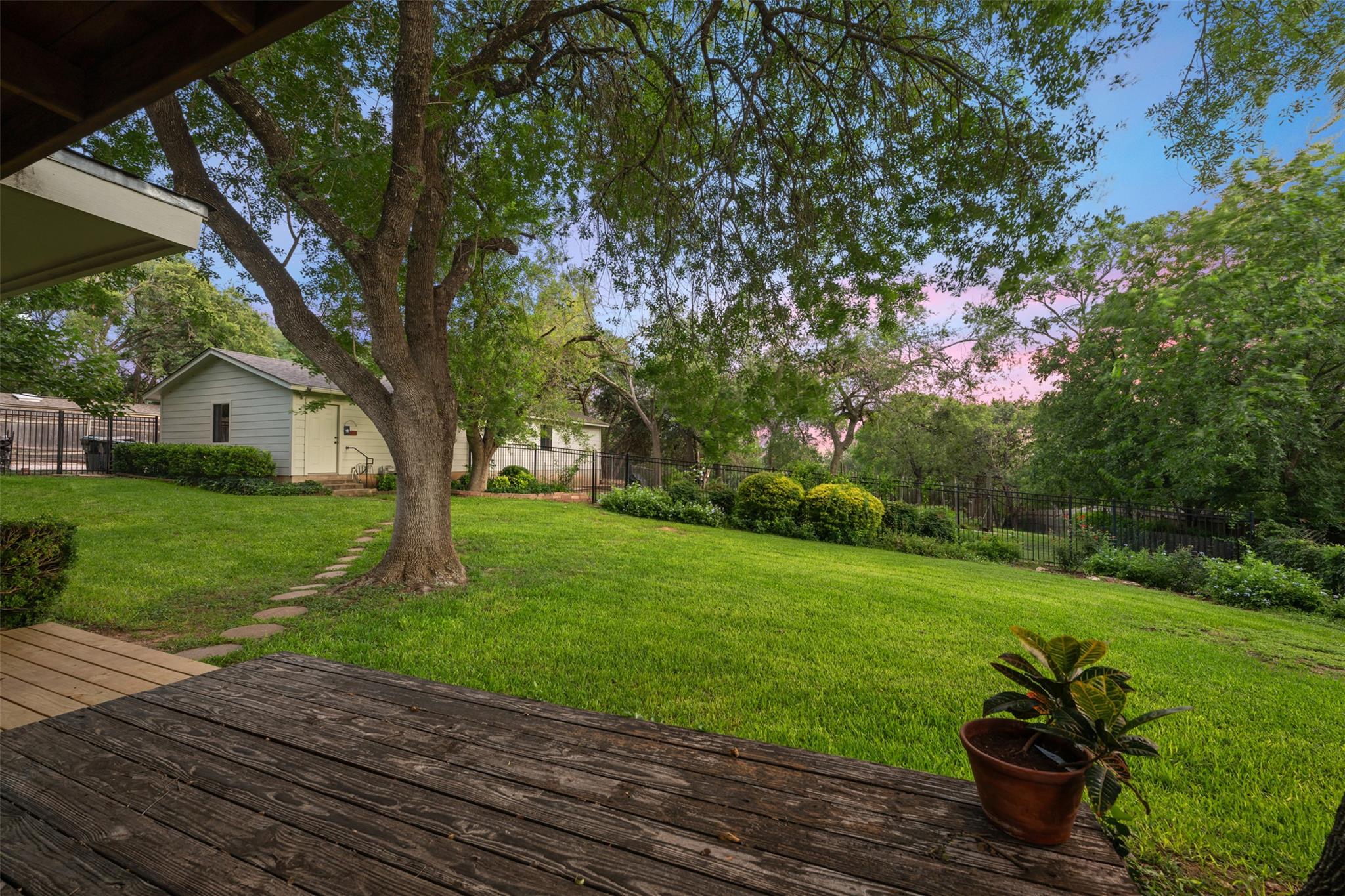 713 Mountain View Dr, San Marcos, TX 78666