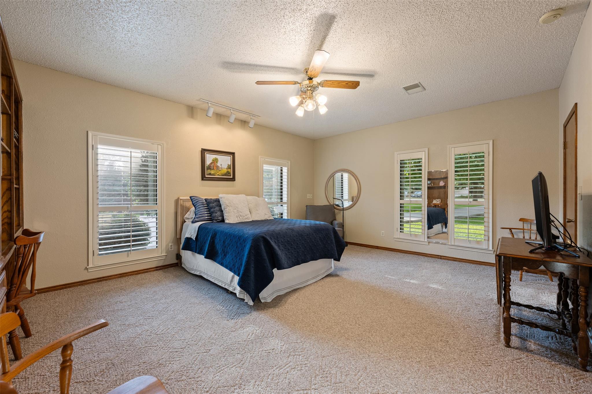 713 Mountain View Dr, San Marcos, TX 78666