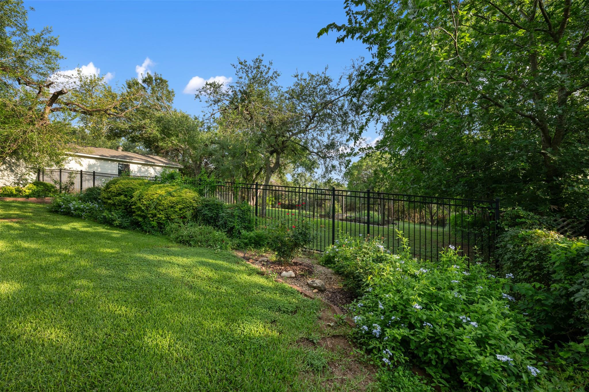713 Mountain View Dr, San Marcos, TX 78666