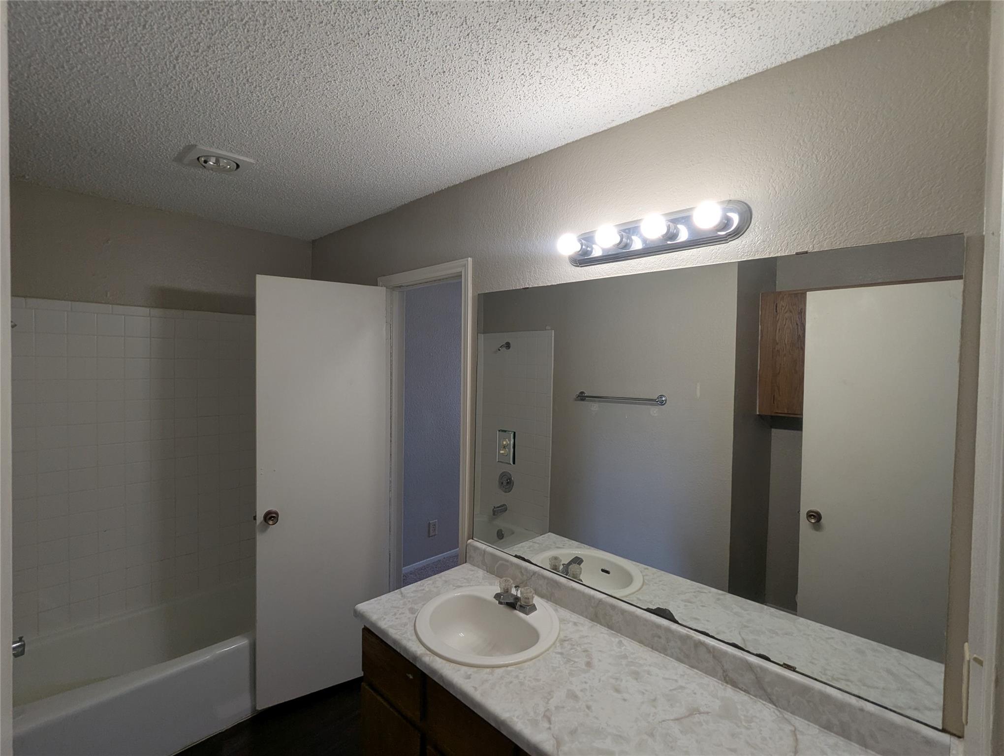 1204 Greenbriar Loop, Round Rock, TX 78664