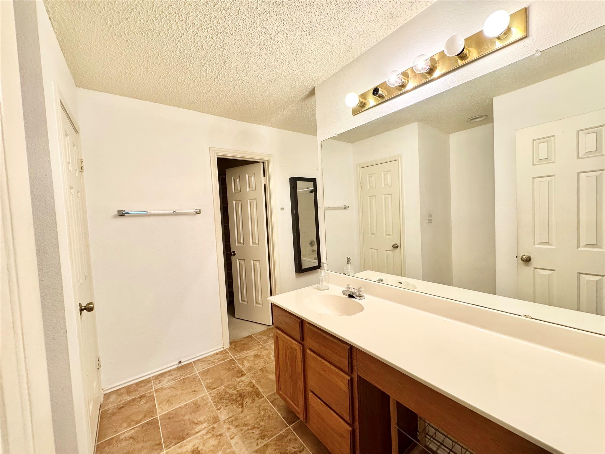 2204 Desco Dr, Austin, TX 78748