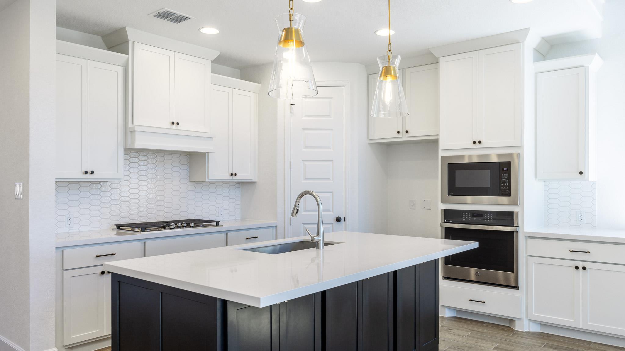 112 Ensberg Ln, Liberty Hill, TX 78642