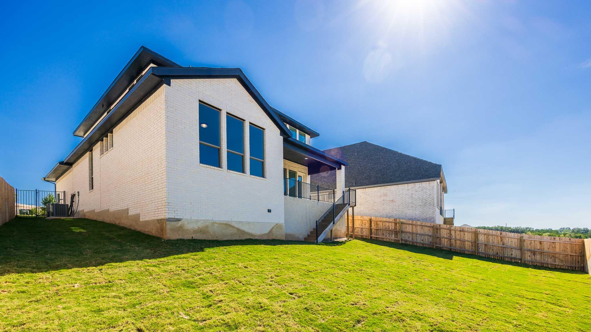 112 Ensberg Ln, Liberty Hill, TX 78642