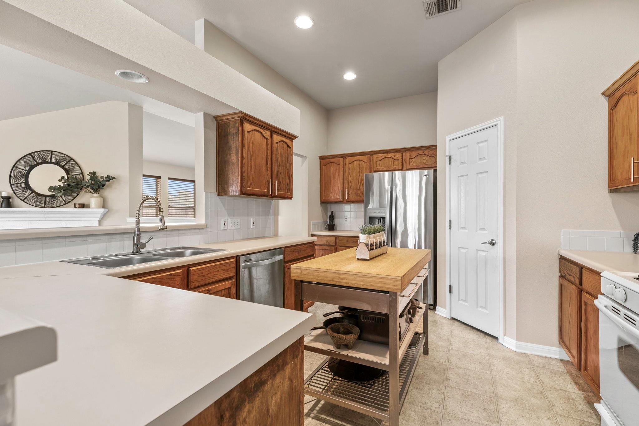 356 Discovery, Kyle, TX 78640