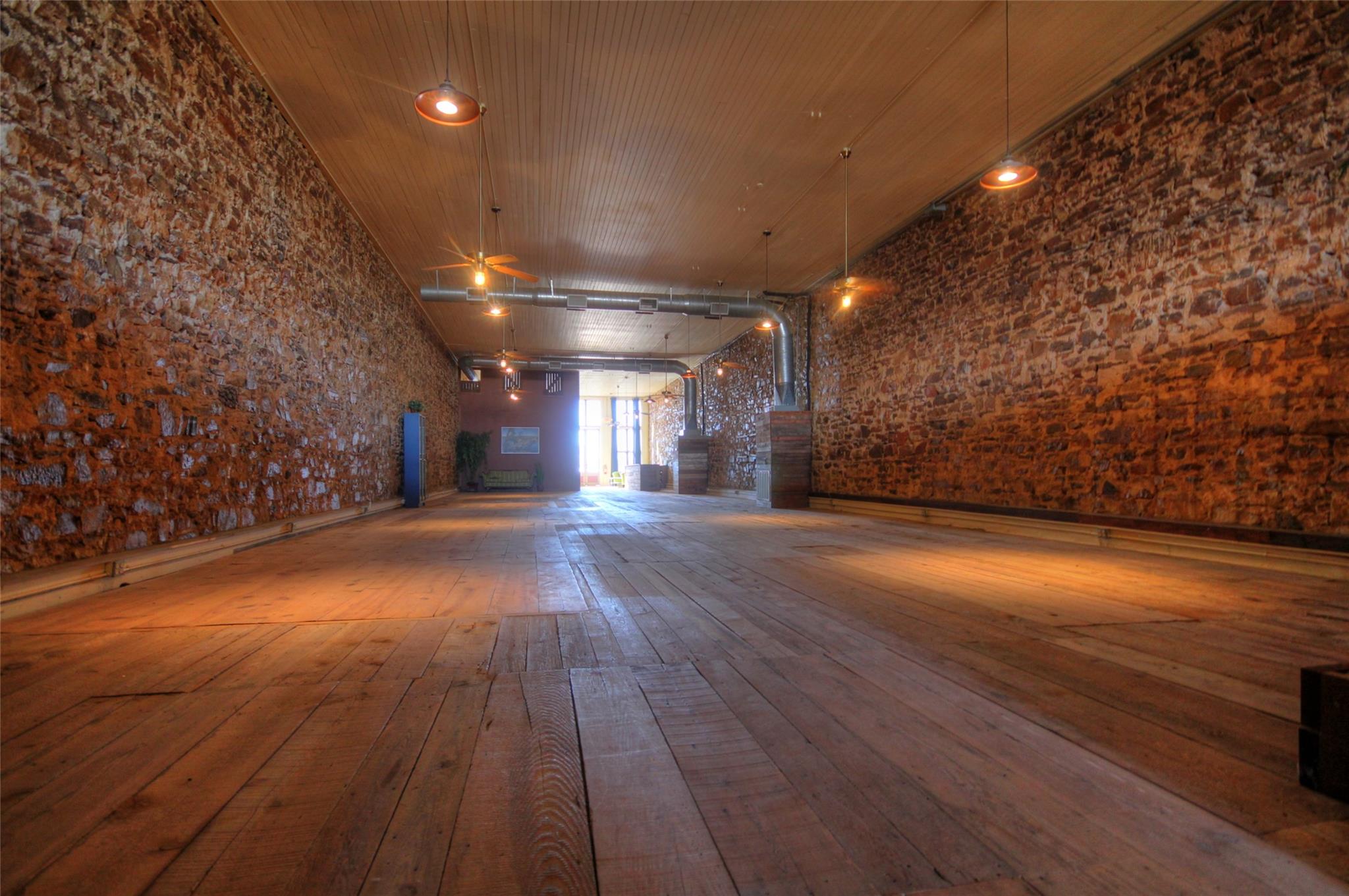 107 E Grayson St, Llano, TX 78643