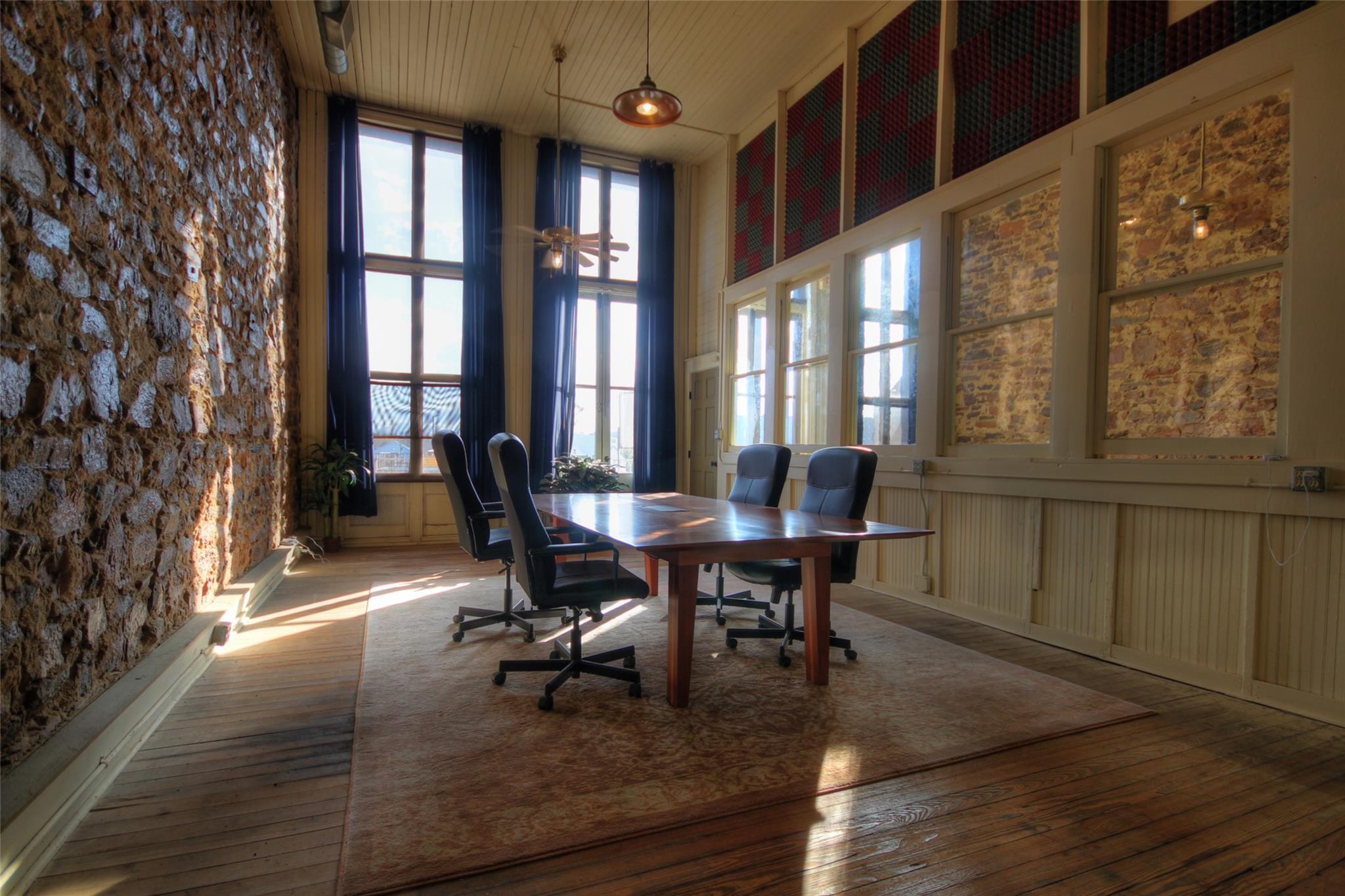107 E Grayson St, Llano, TX 78643