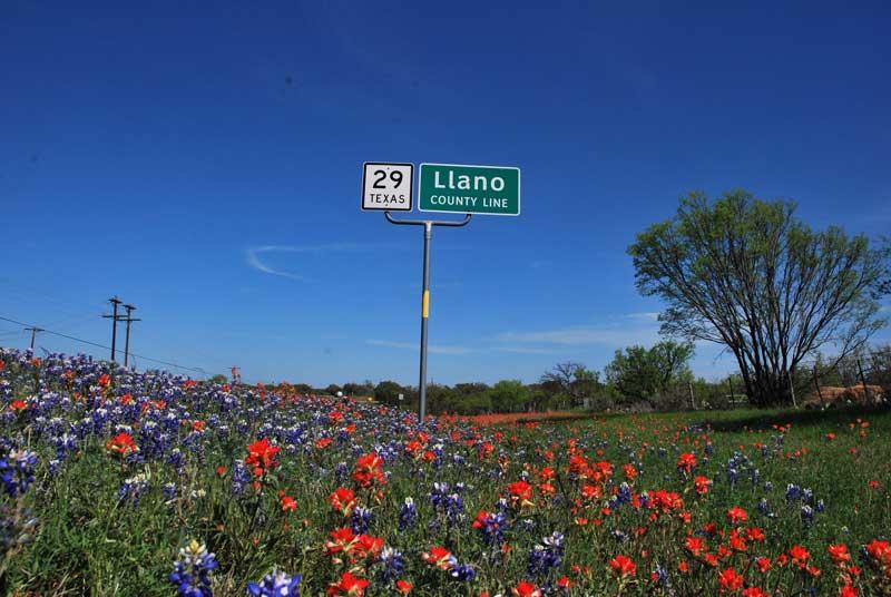 107 E Grayson St, Llano, TX 78643
