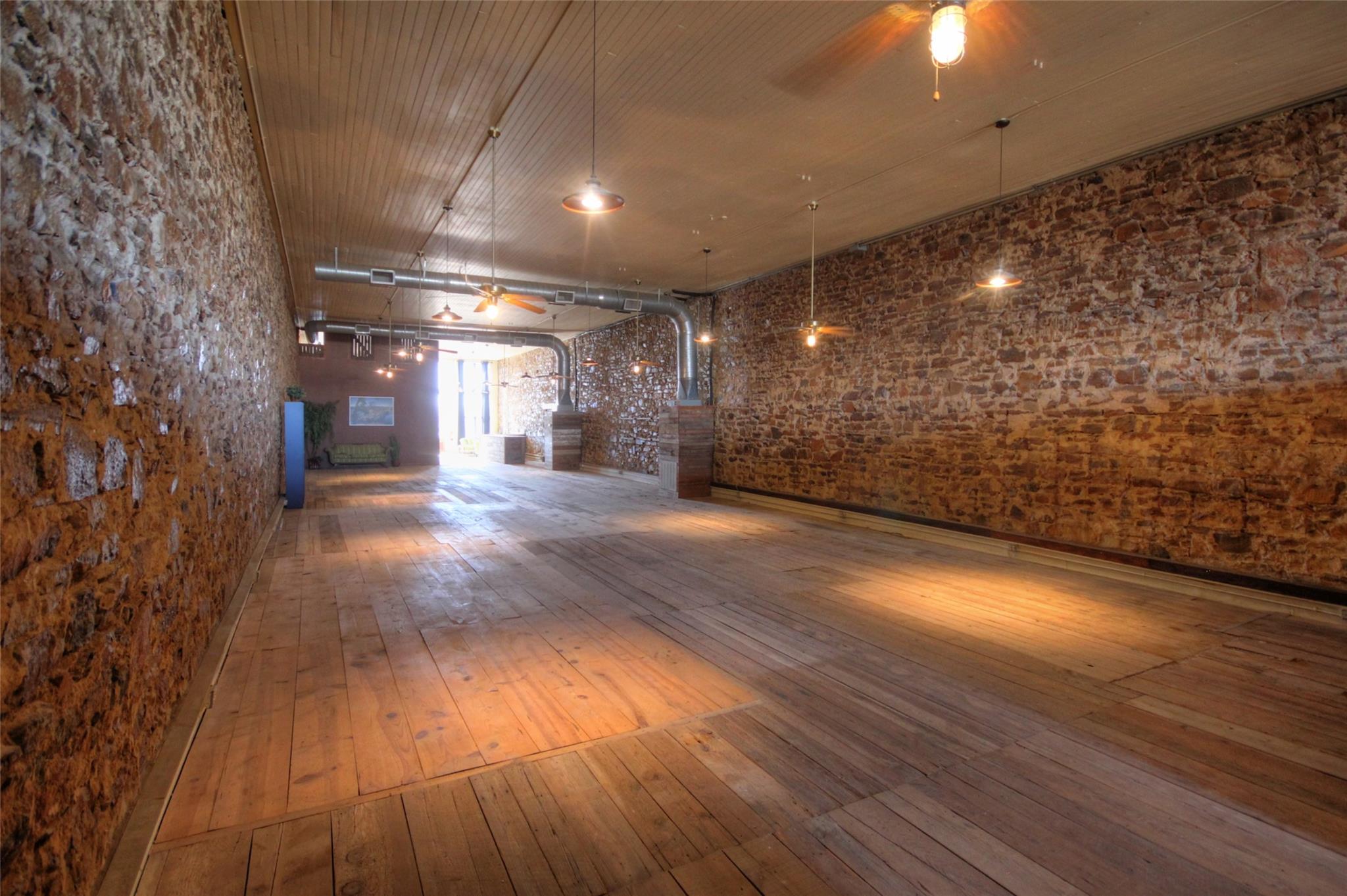 107 E Grayson St, Llano, TX 78643