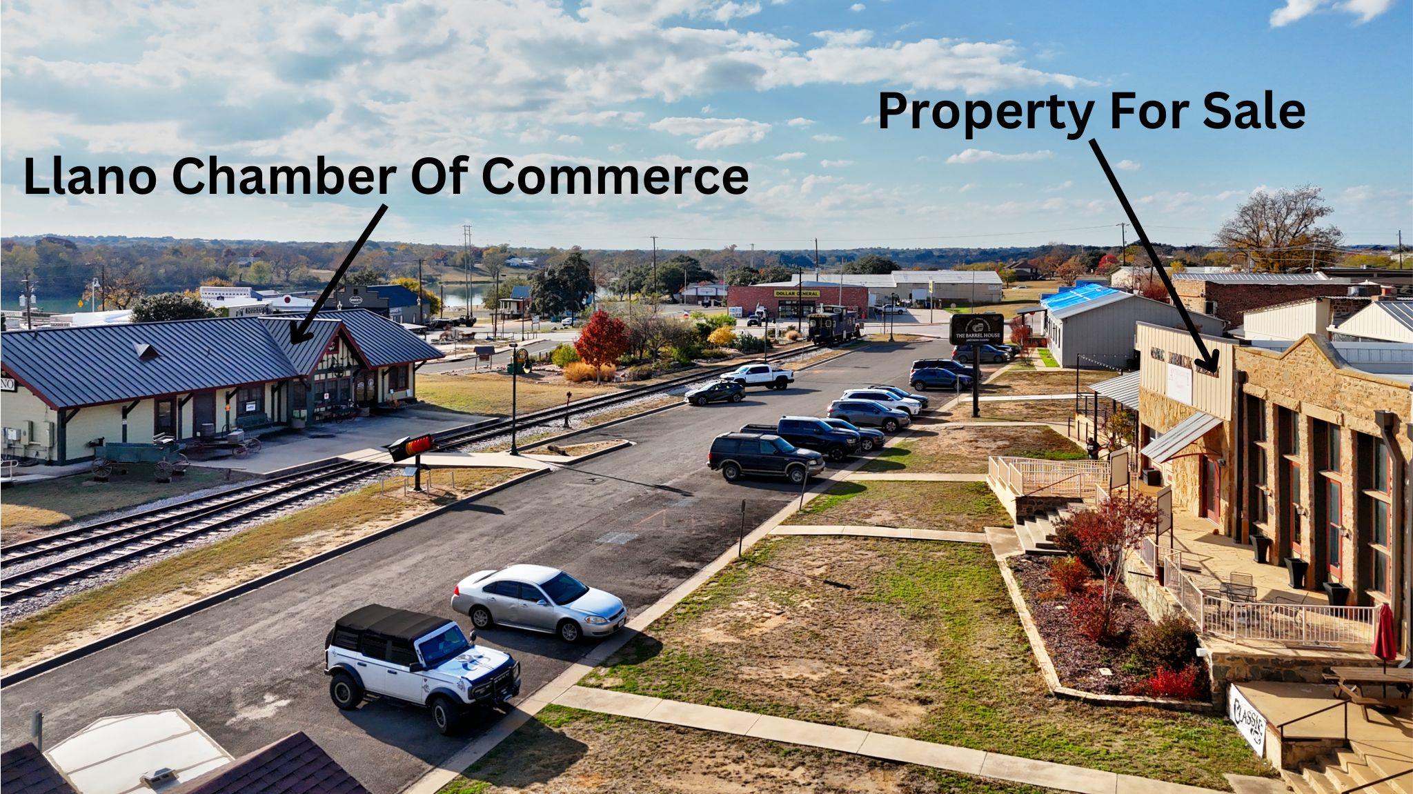 107 E Grayson St, Llano, TX 78643