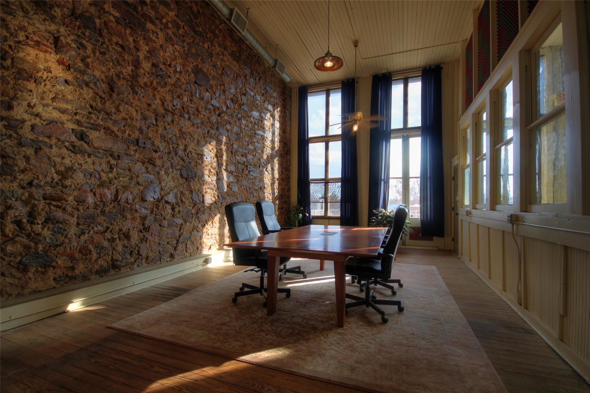 107 E Grayson St, Llano, TX 78643