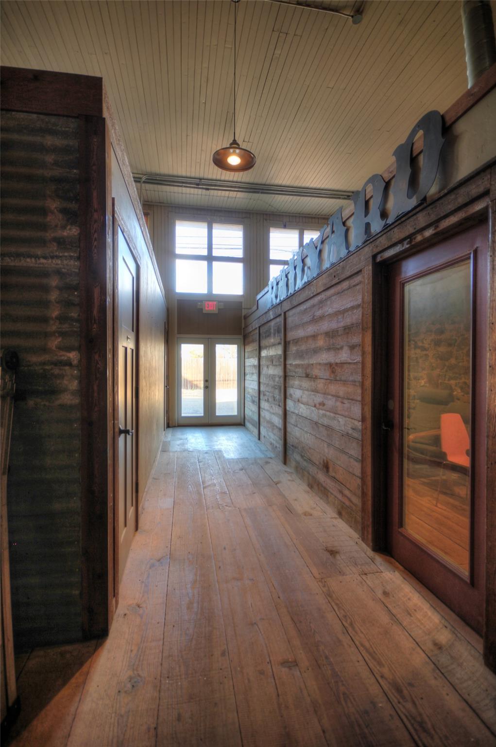 107 E Grayson St, Llano, TX 78643