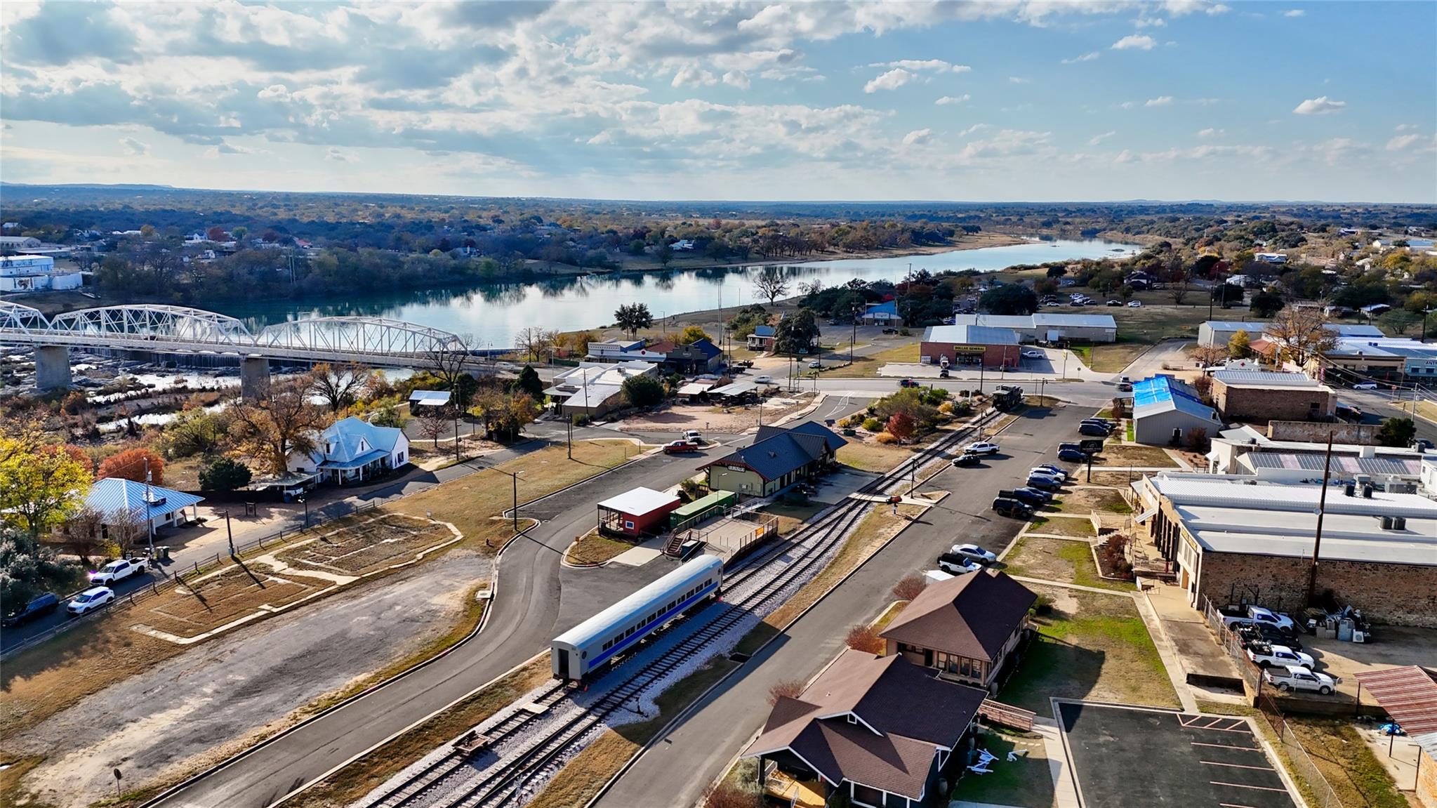 107 E Grayson St, Llano, TX 78643