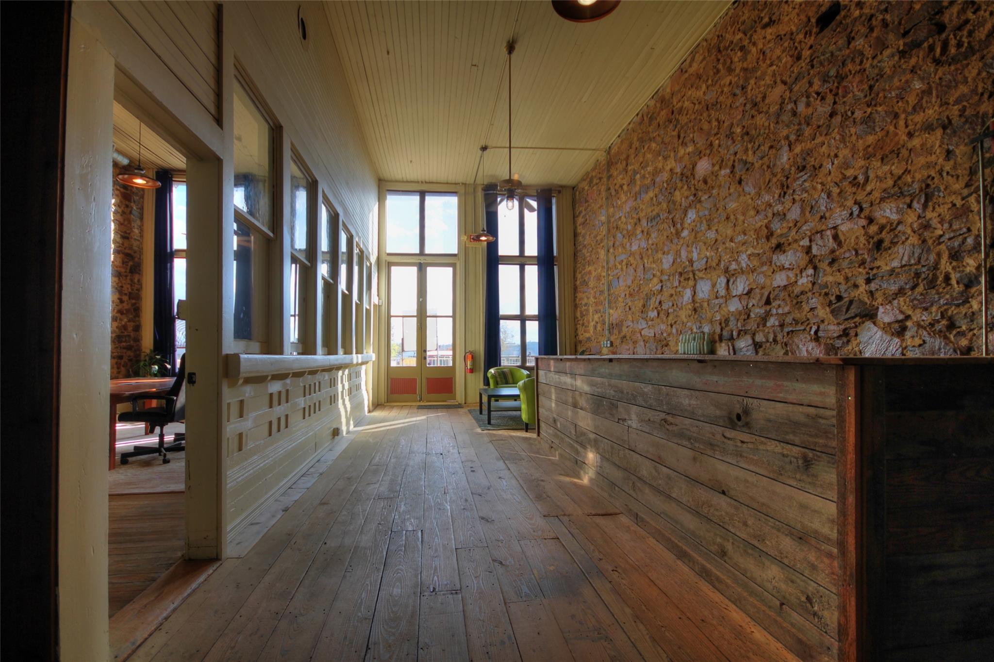 107 E Grayson St, Llano, TX 78643