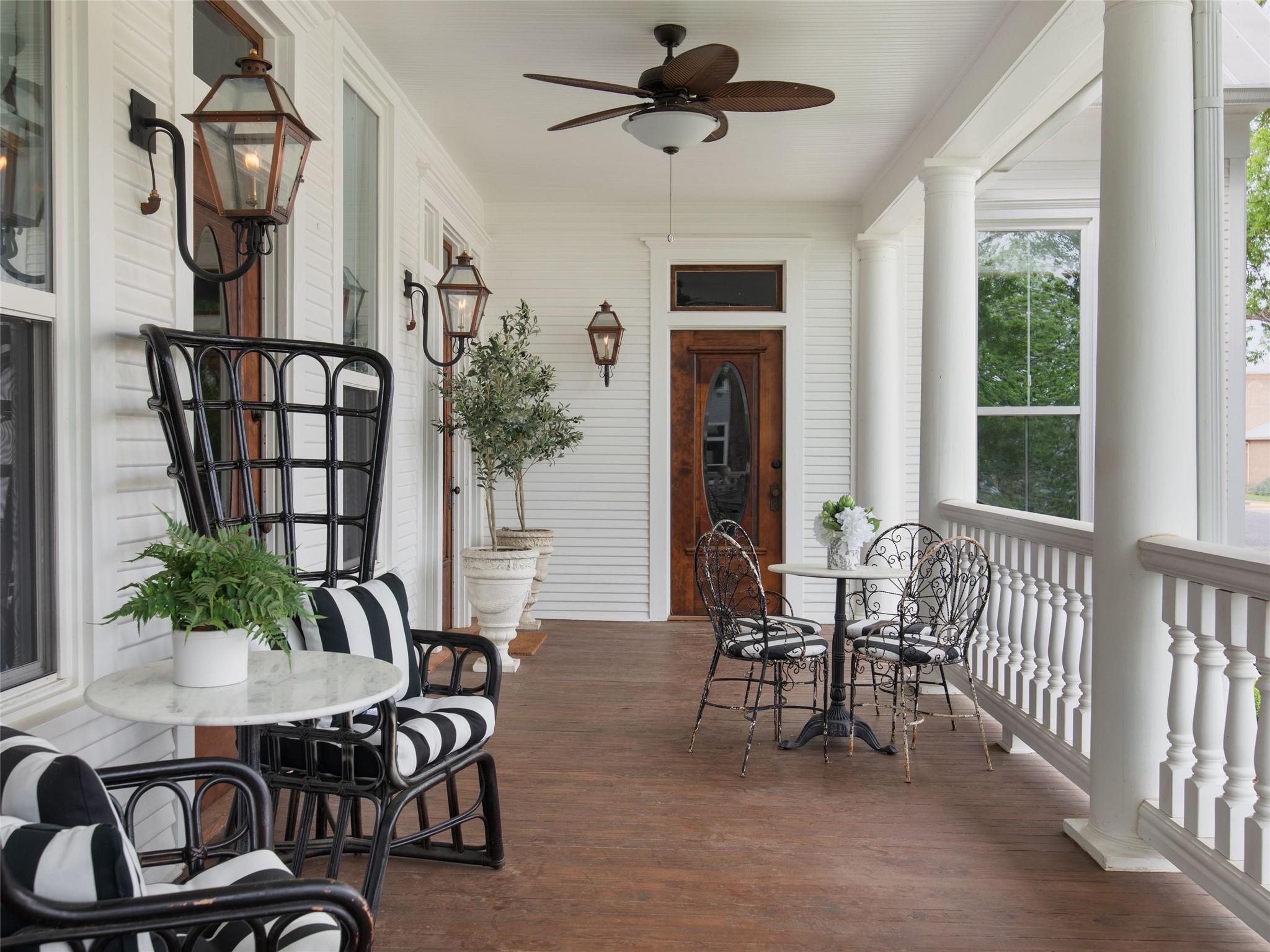 107 NE 4th St, Smithville, TX 78957