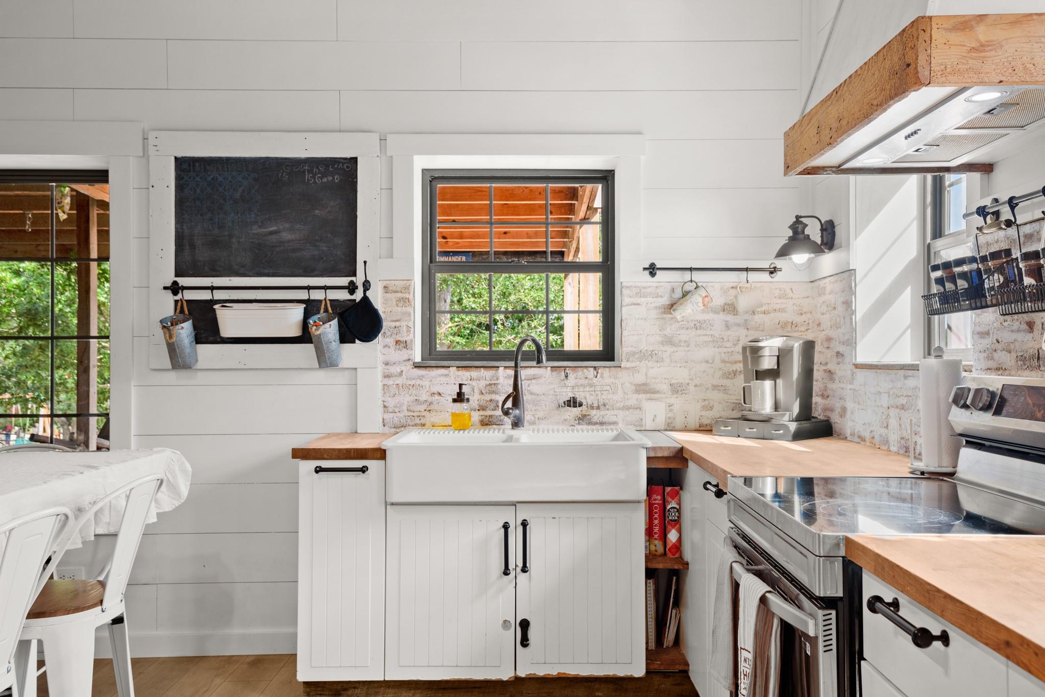 320 Pecan 3, Florence, TX 76527