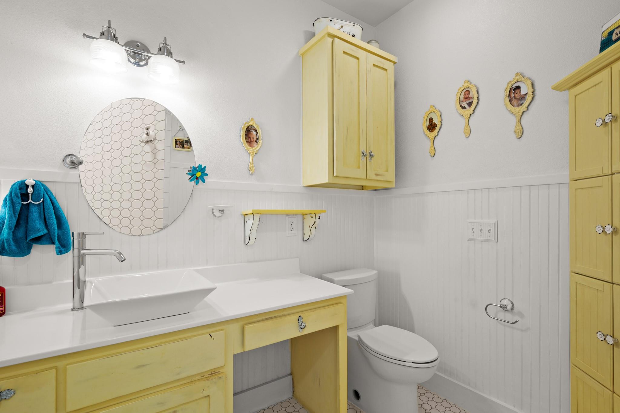 320 Pecan 3, Florence, TX 76527