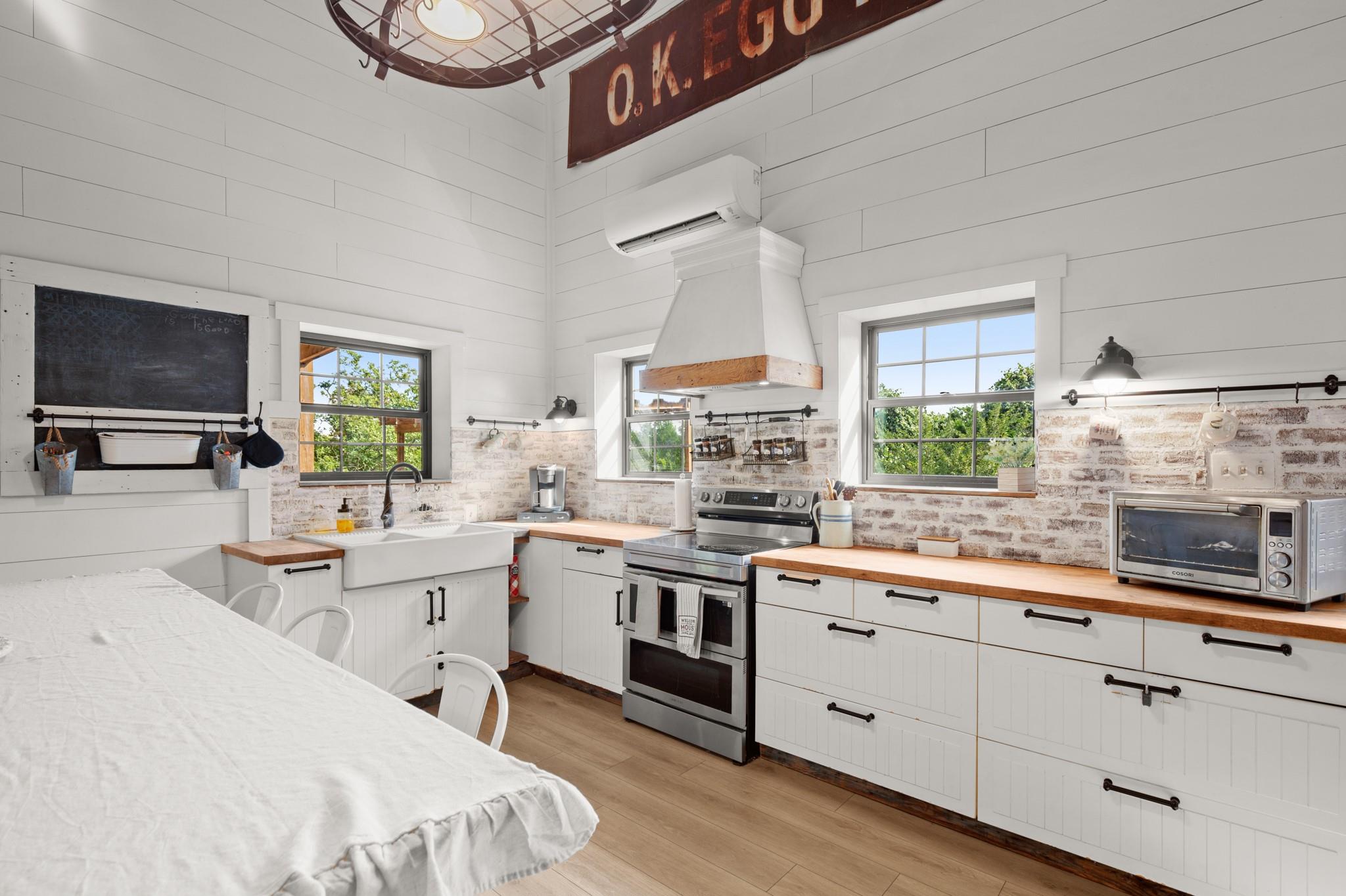 320 Pecan 3, Florence, TX 76527