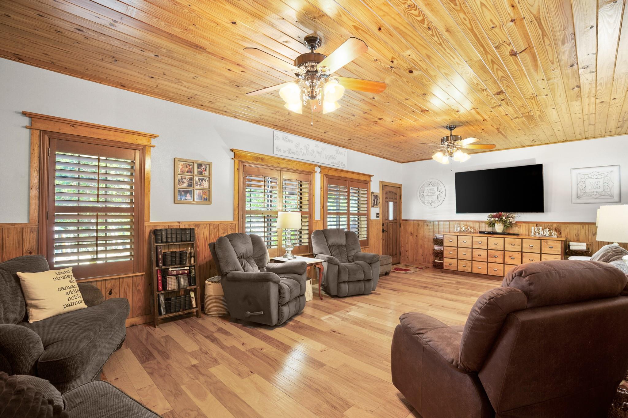 320 Pecan 3, Florence, TX 76527