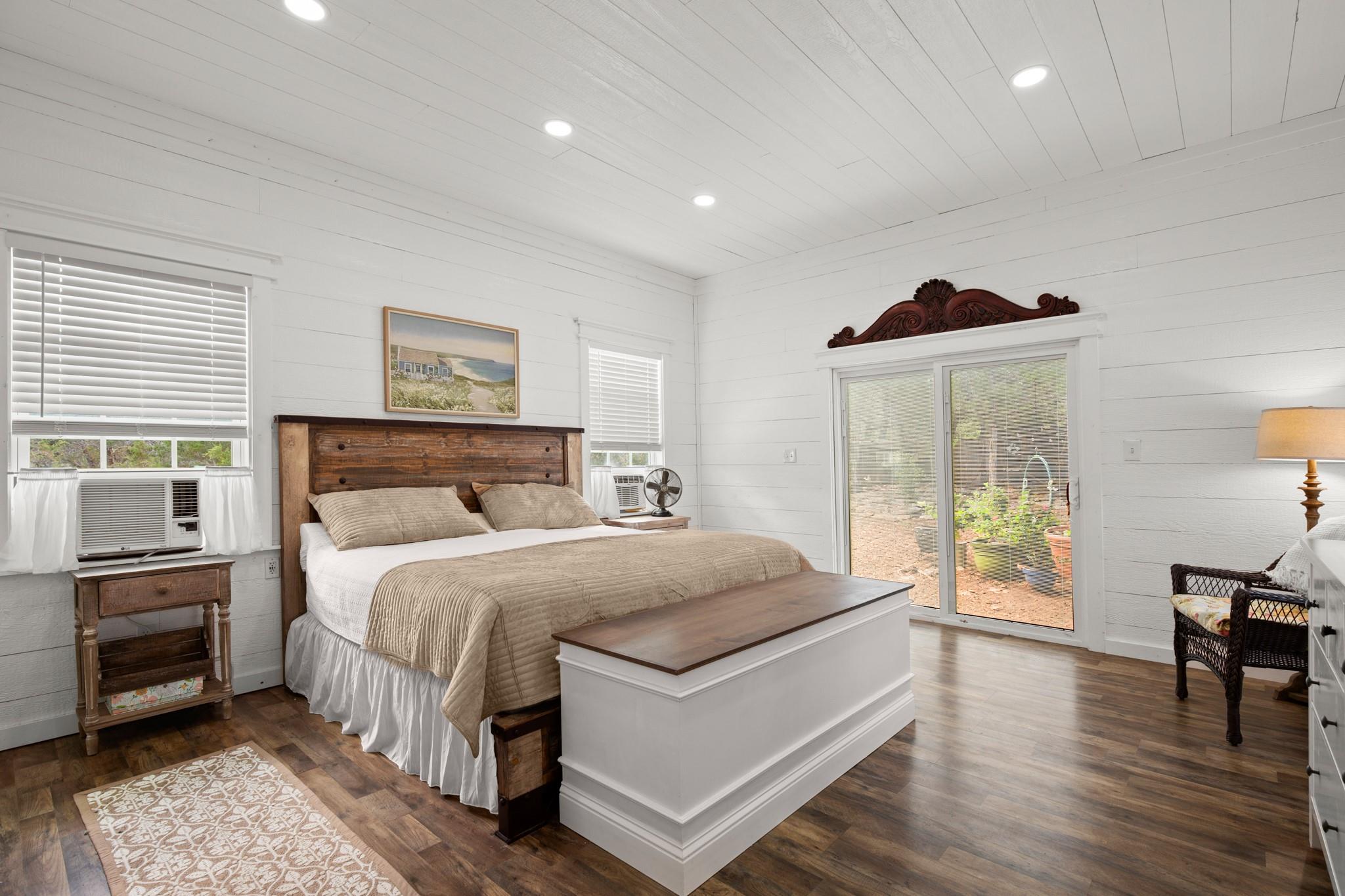 320 Pecan 3, Florence, TX 76527