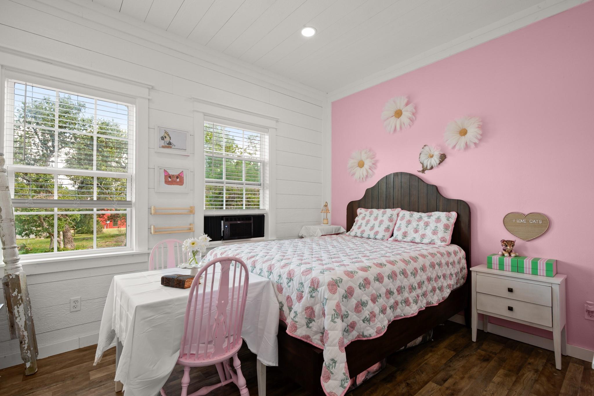 320 Pecan 3, Florence, TX 76527