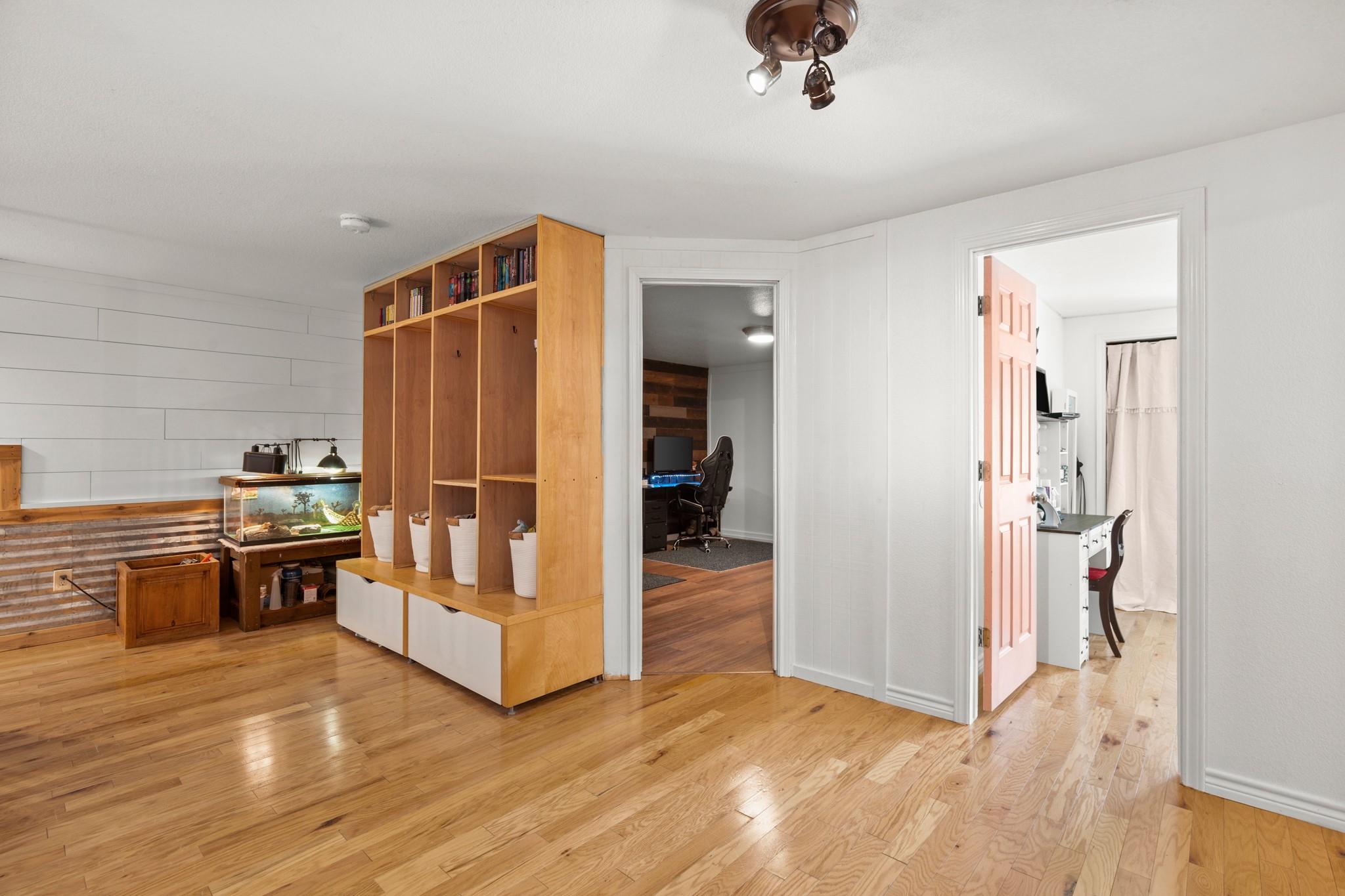 320 Pecan 3, Florence, TX 76527