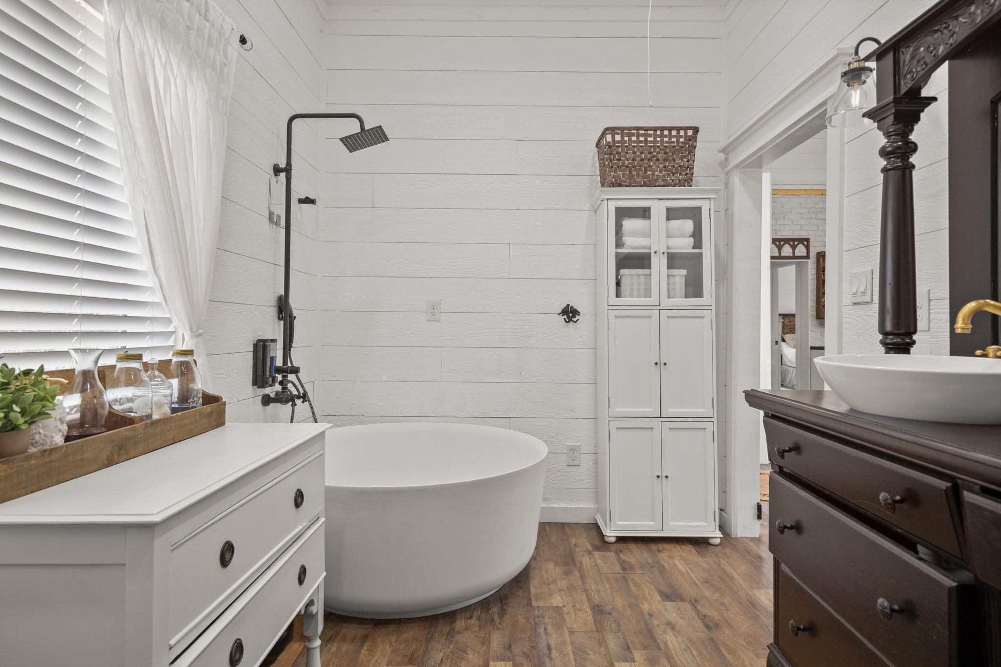 320 Pecan 3, Florence, TX 76527