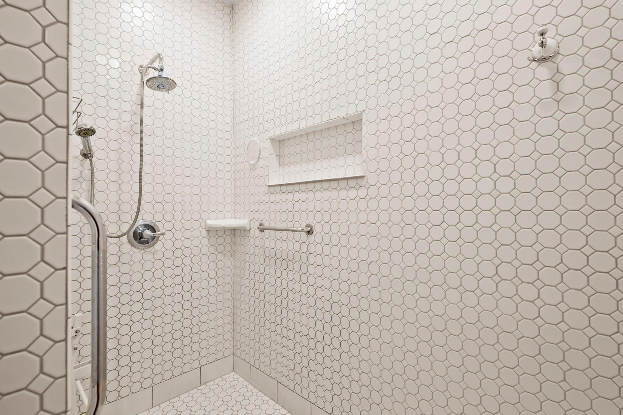 320 Pecan 3, Florence, TX 76527