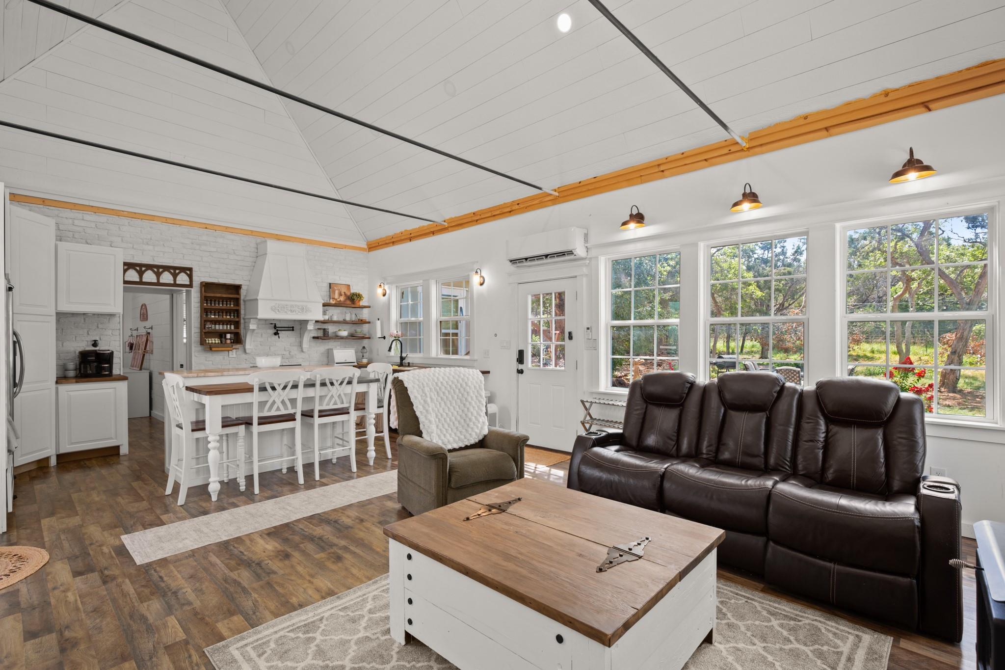 320 Pecan 3, Florence, TX 76527