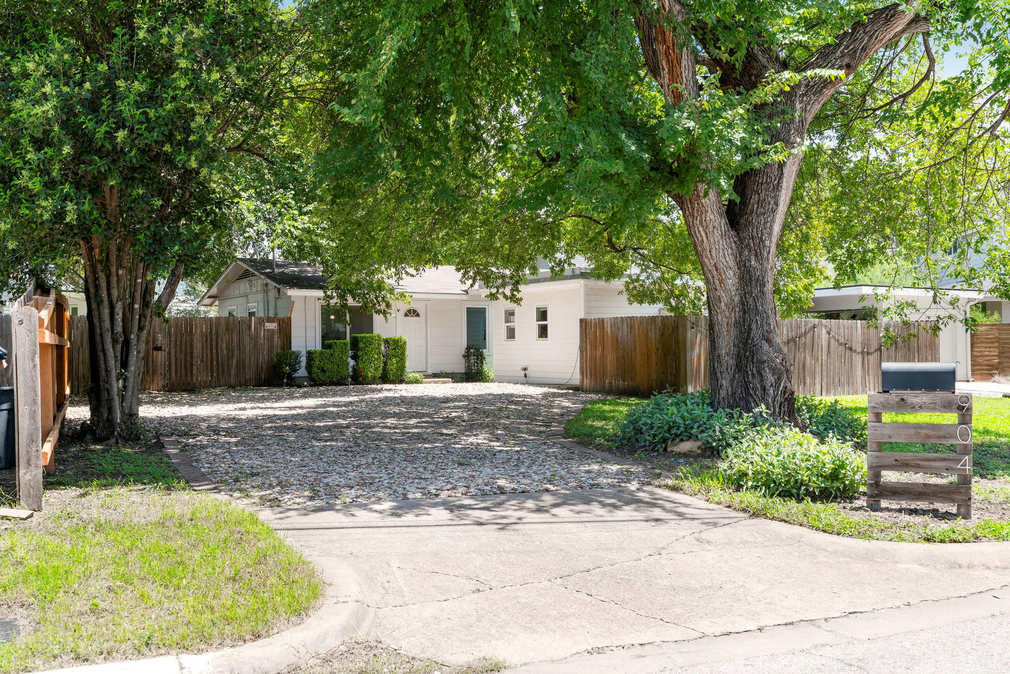 904 Plateau CIR, Austin, TX 78745