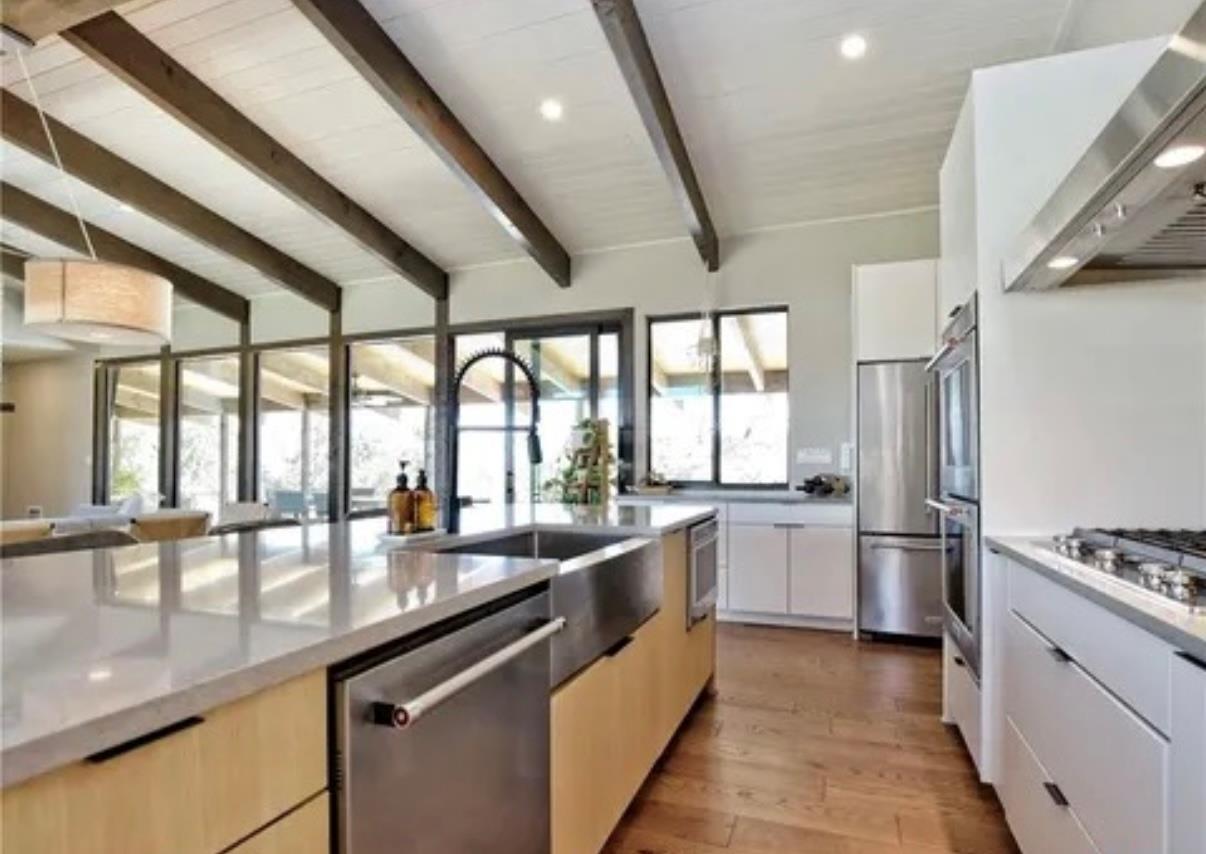 7300 Deepwood Dr, Lago Vista, TX 78645