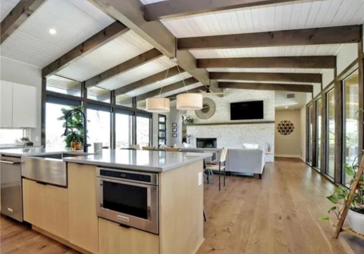 7300 Deepwood Dr, Lago Vista, TX 78645